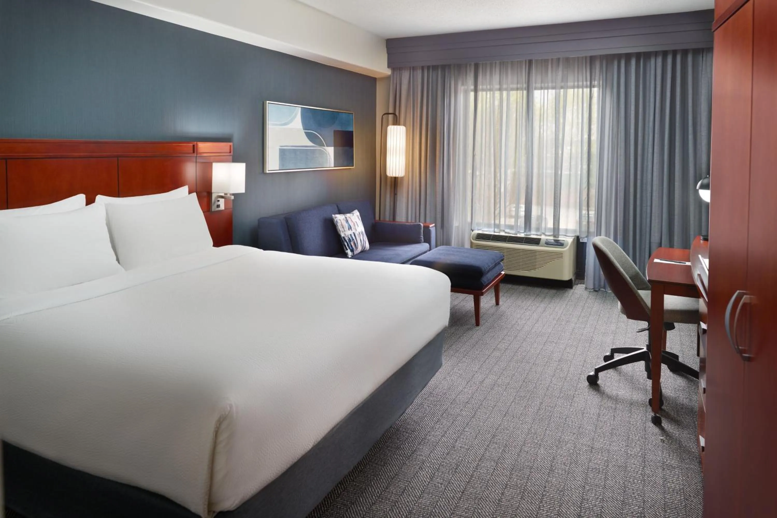 Photo of the whole room, Bed in Courtyard by Marriott Atlanta Conyers