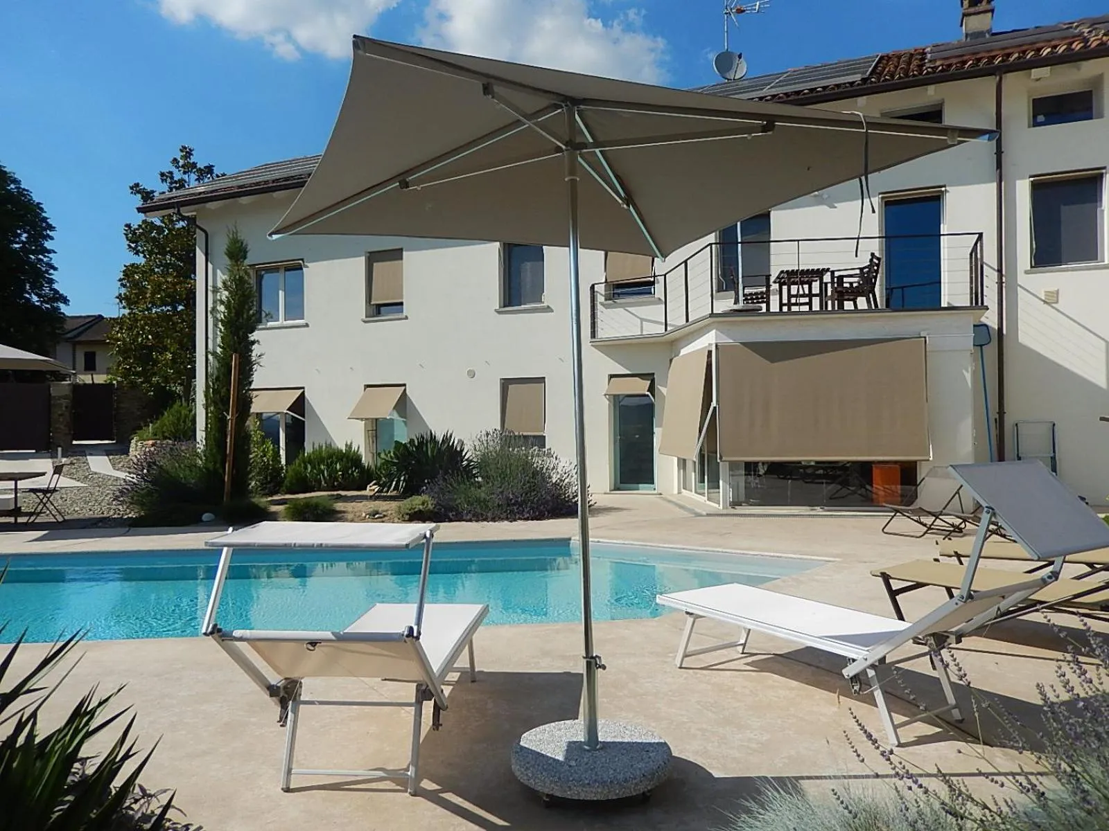 Swimming pool in B&B Bionzo16