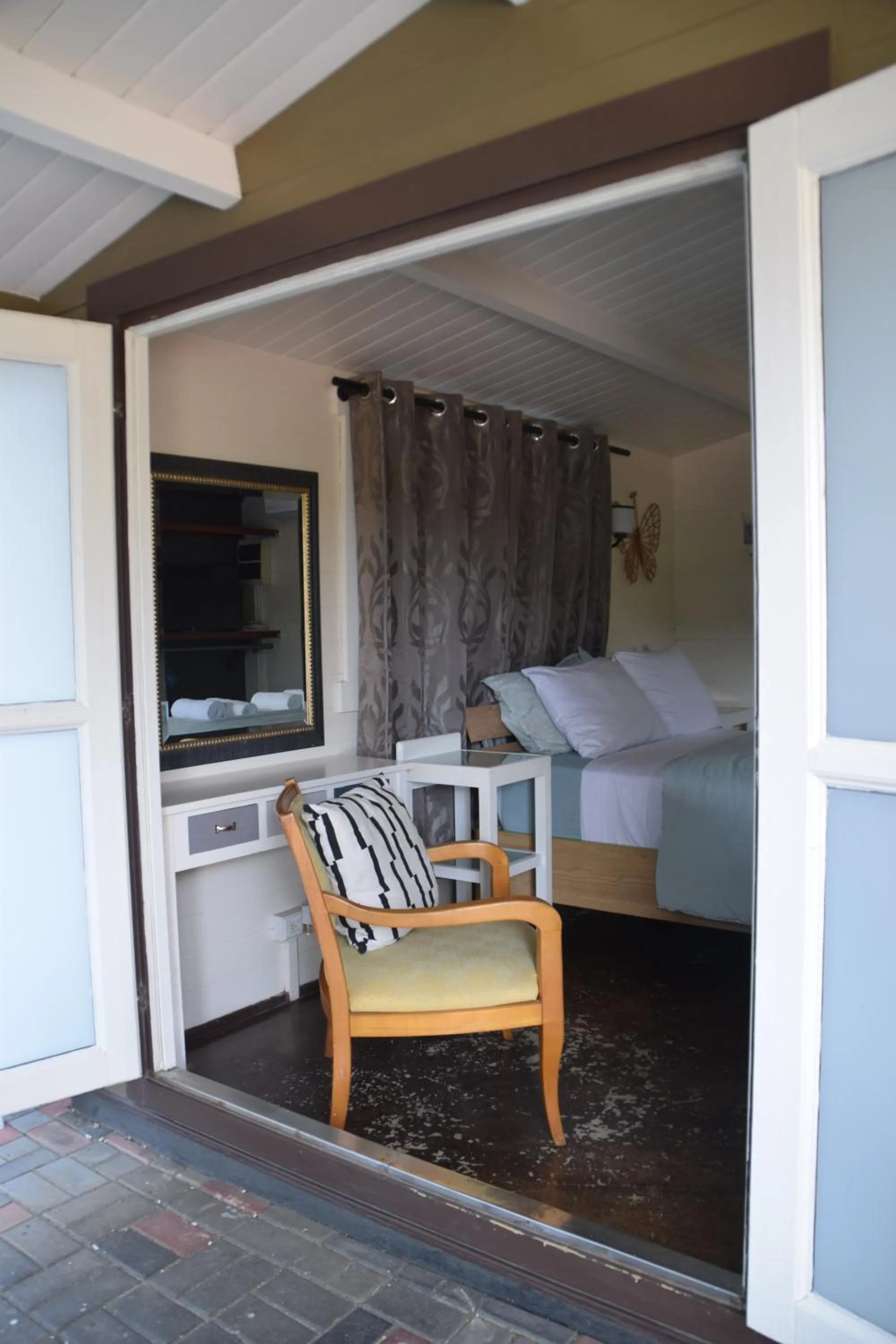 Photo of the whole room in La Felicidad Aruba