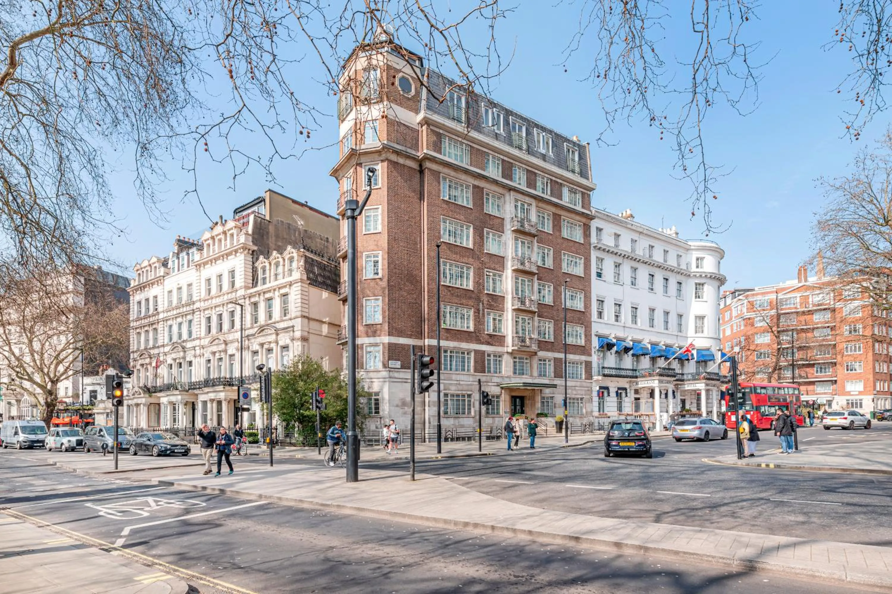 Property building in Fountain House Apartments - London