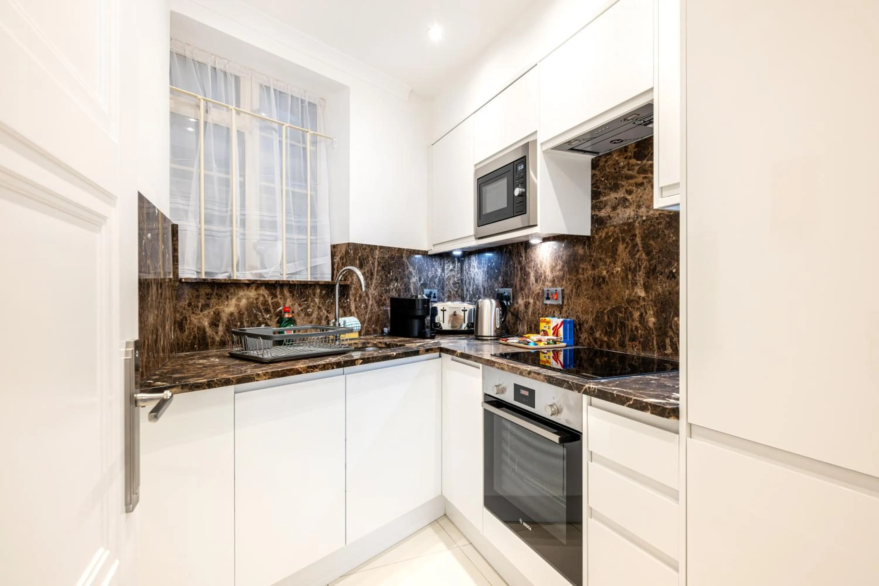 Kitchen or kitchenette in Fountain House Apartments - London