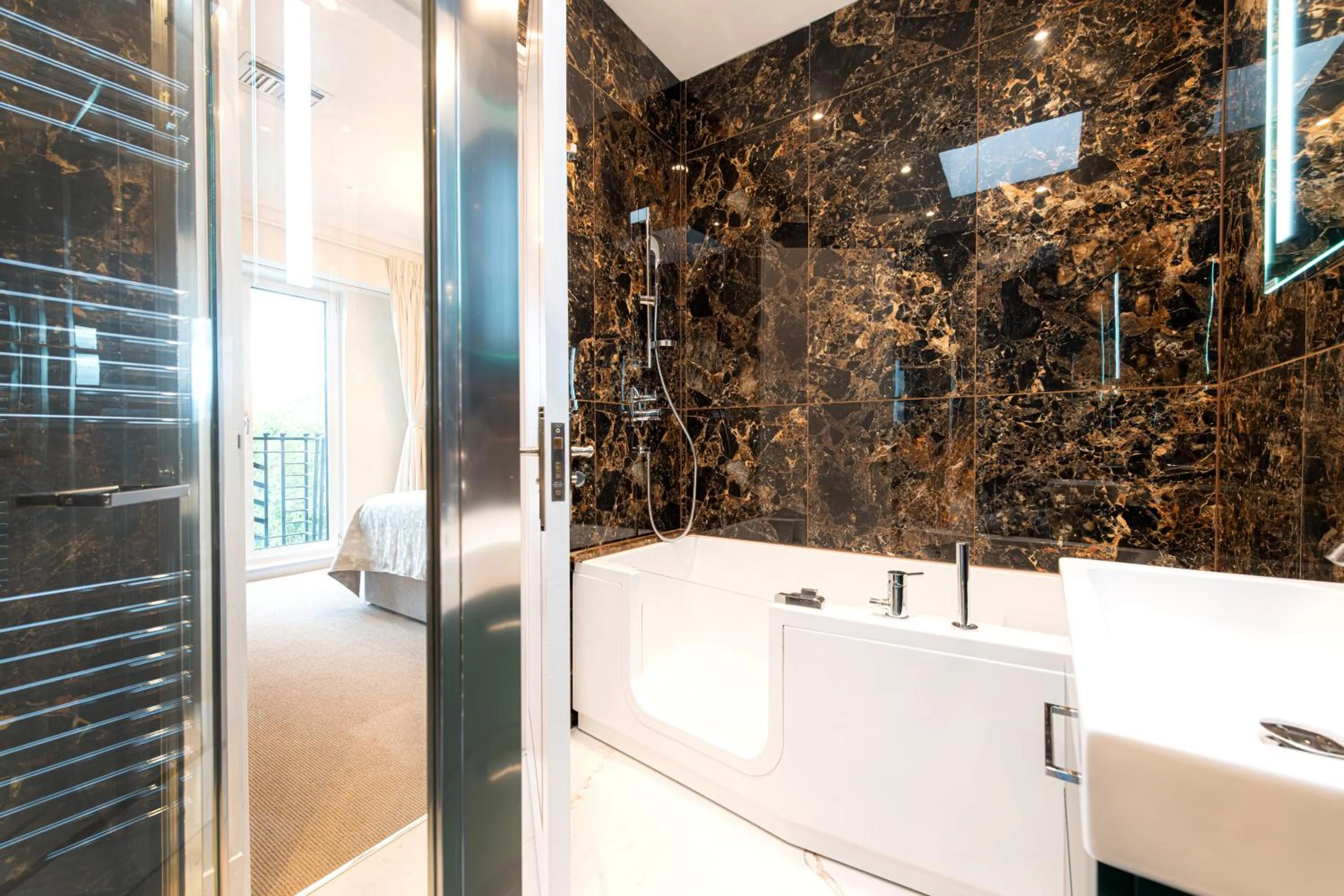 Bathroom in Fountain House Apartments - London