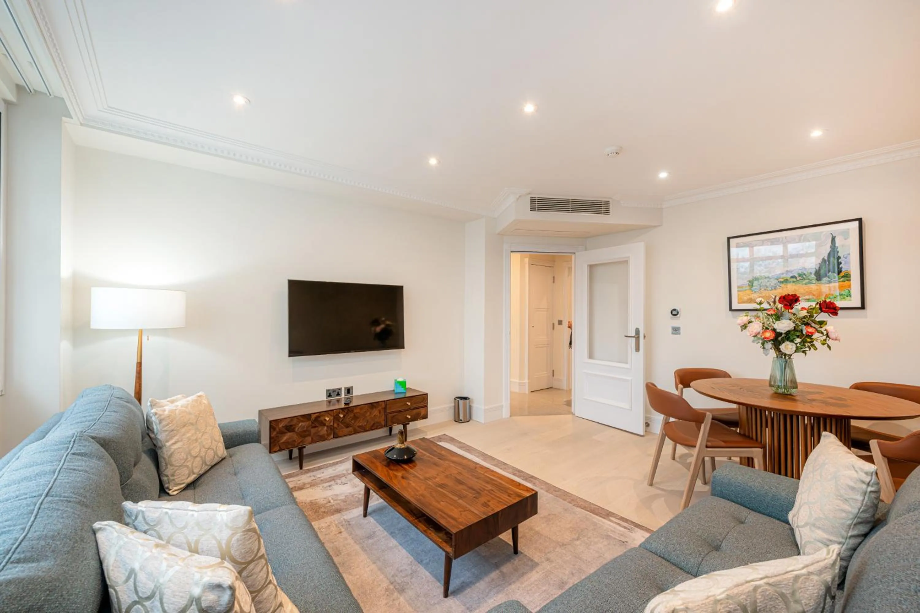 TV and multimedia in Fountain House Apartments - London