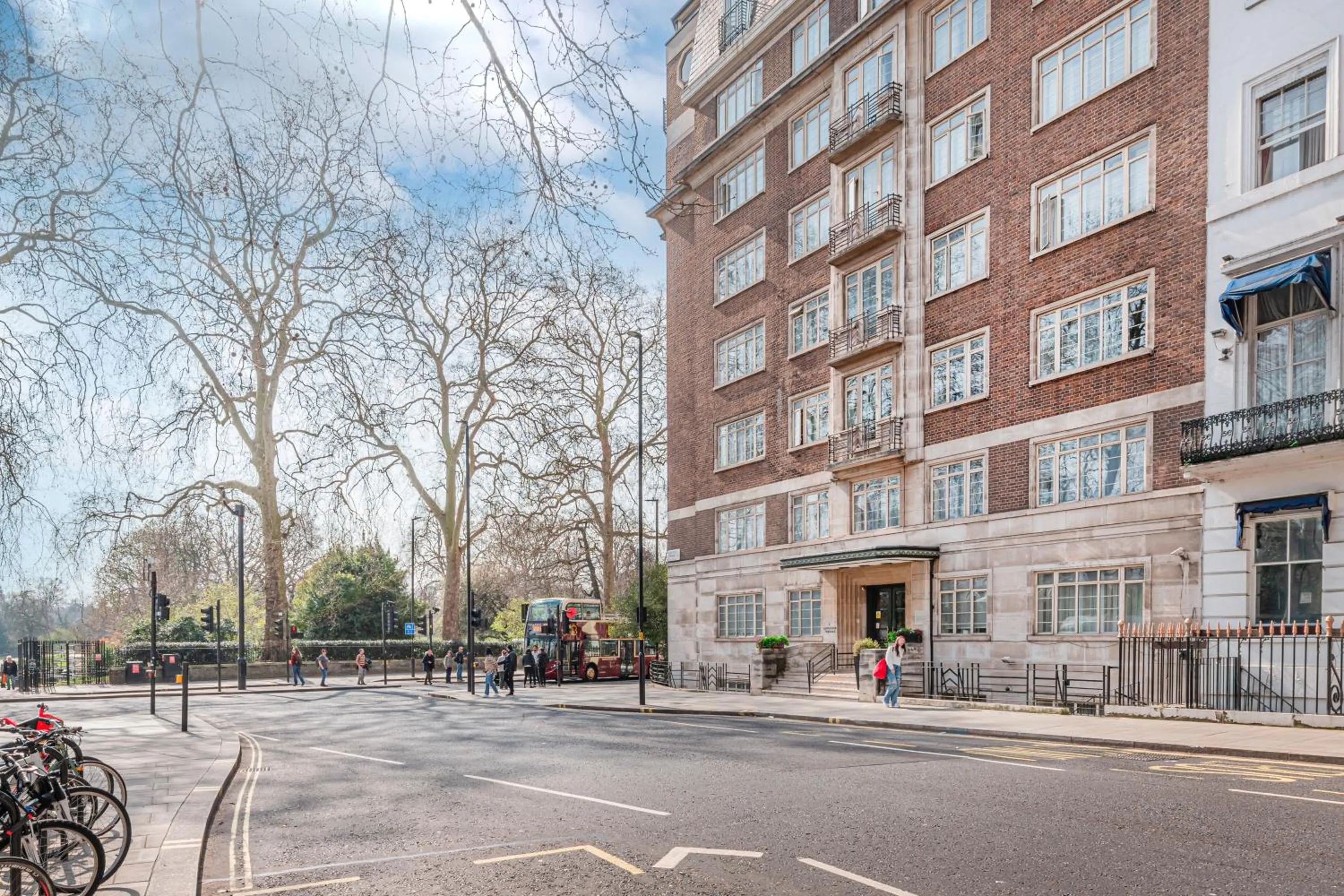 Property building in Fountain House Apartments - London