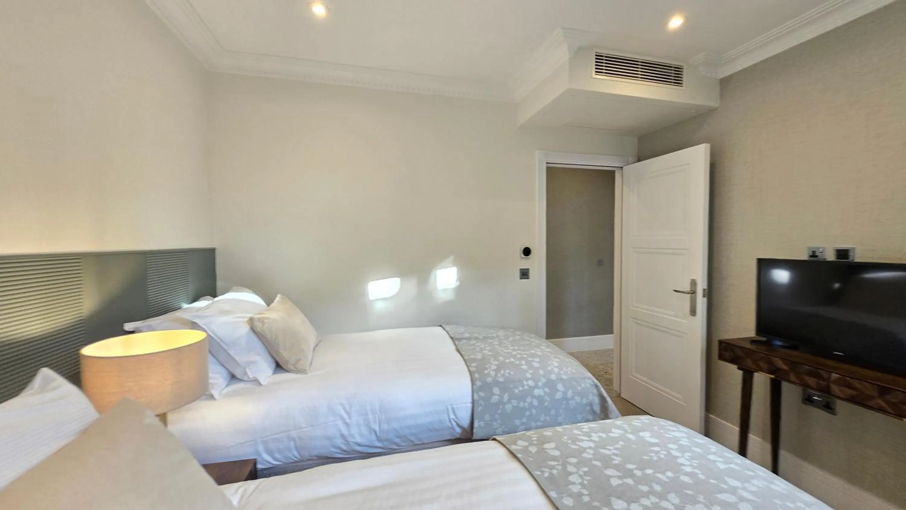 Bed in Fountain House Apartments - London