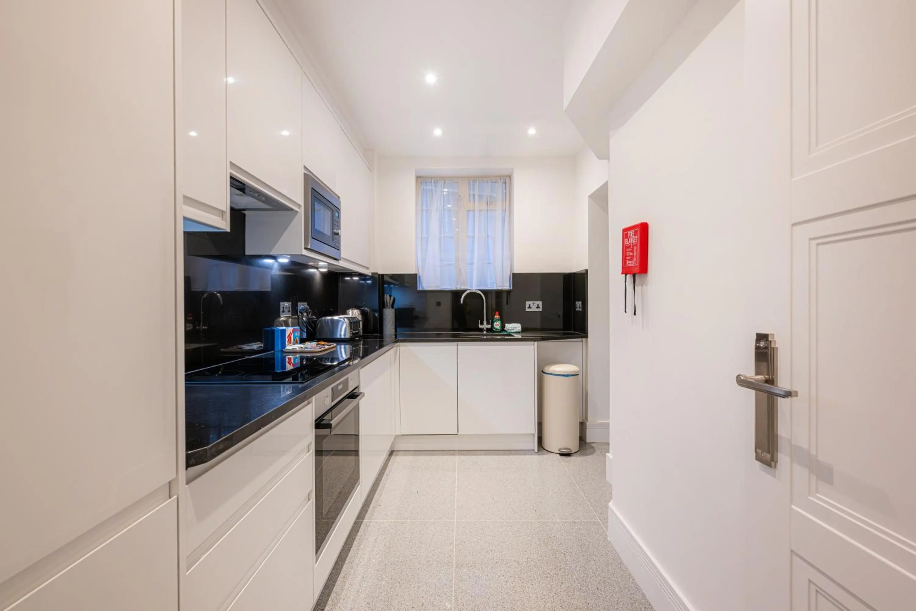 Kitchen or kitchenette in Fountain House Apartments - London