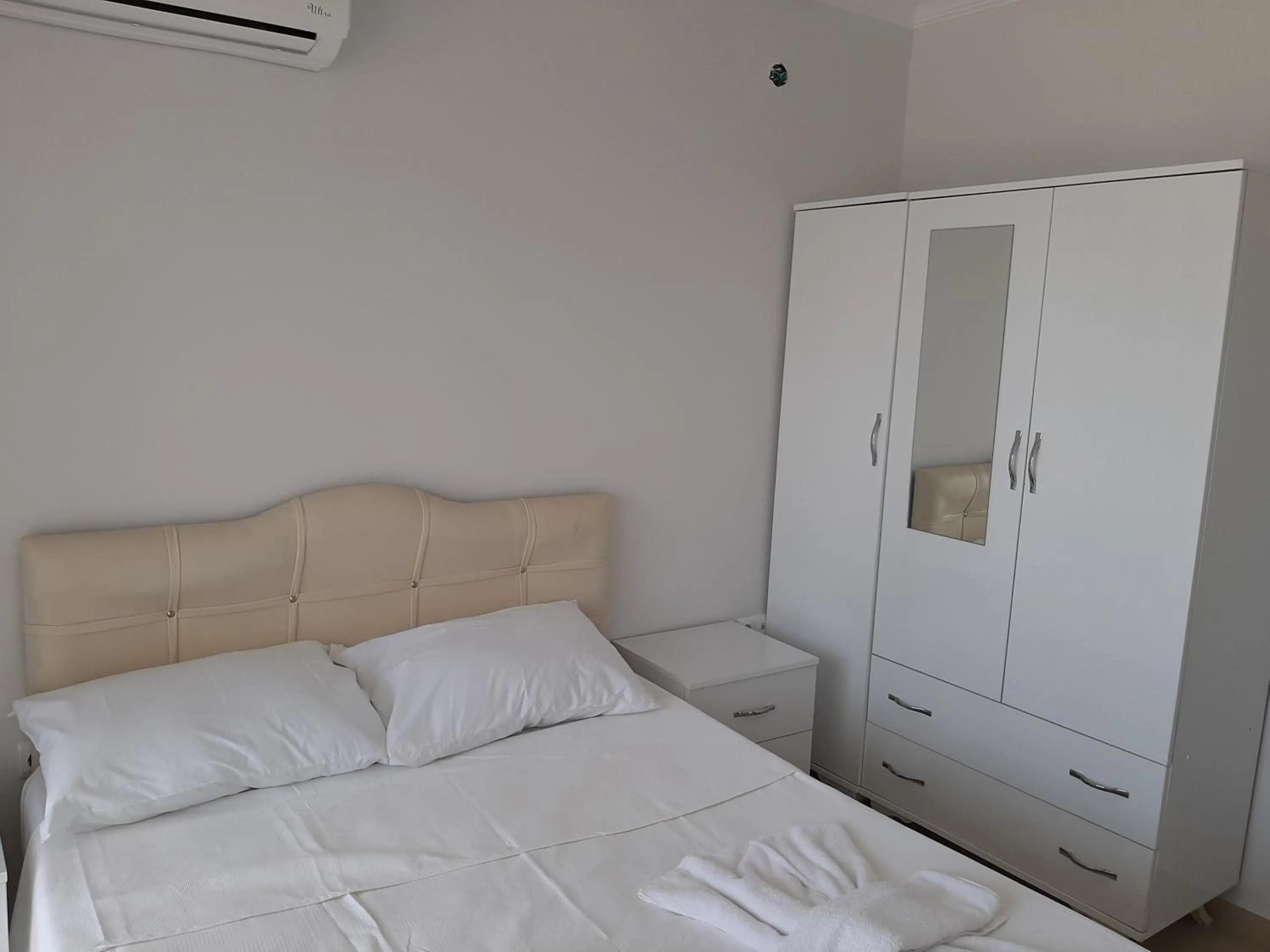 Bed in Antioch Apart Otel