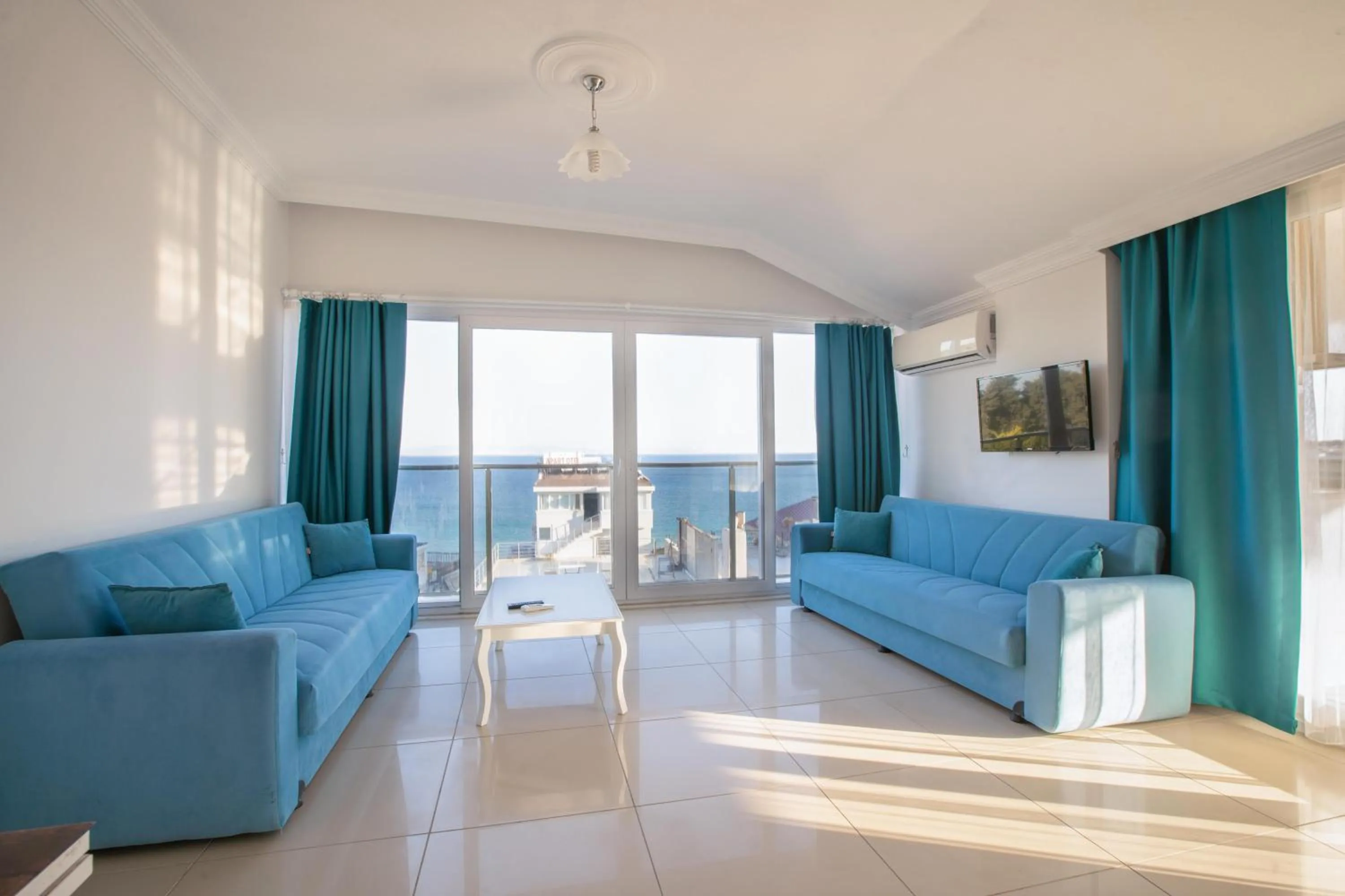 TV and multimedia in Antioch Apart Otel