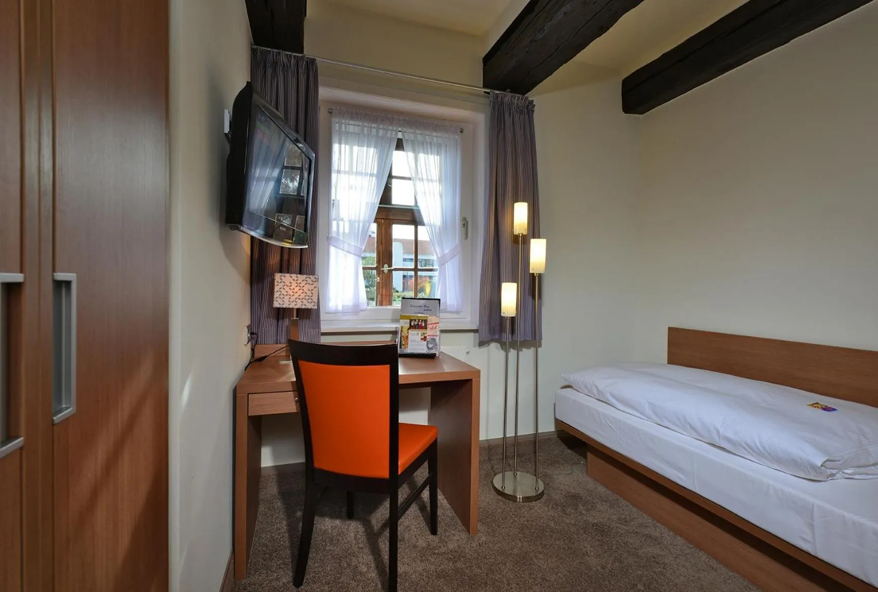 Photo of the whole room, Bed in Hotel Ratskeller