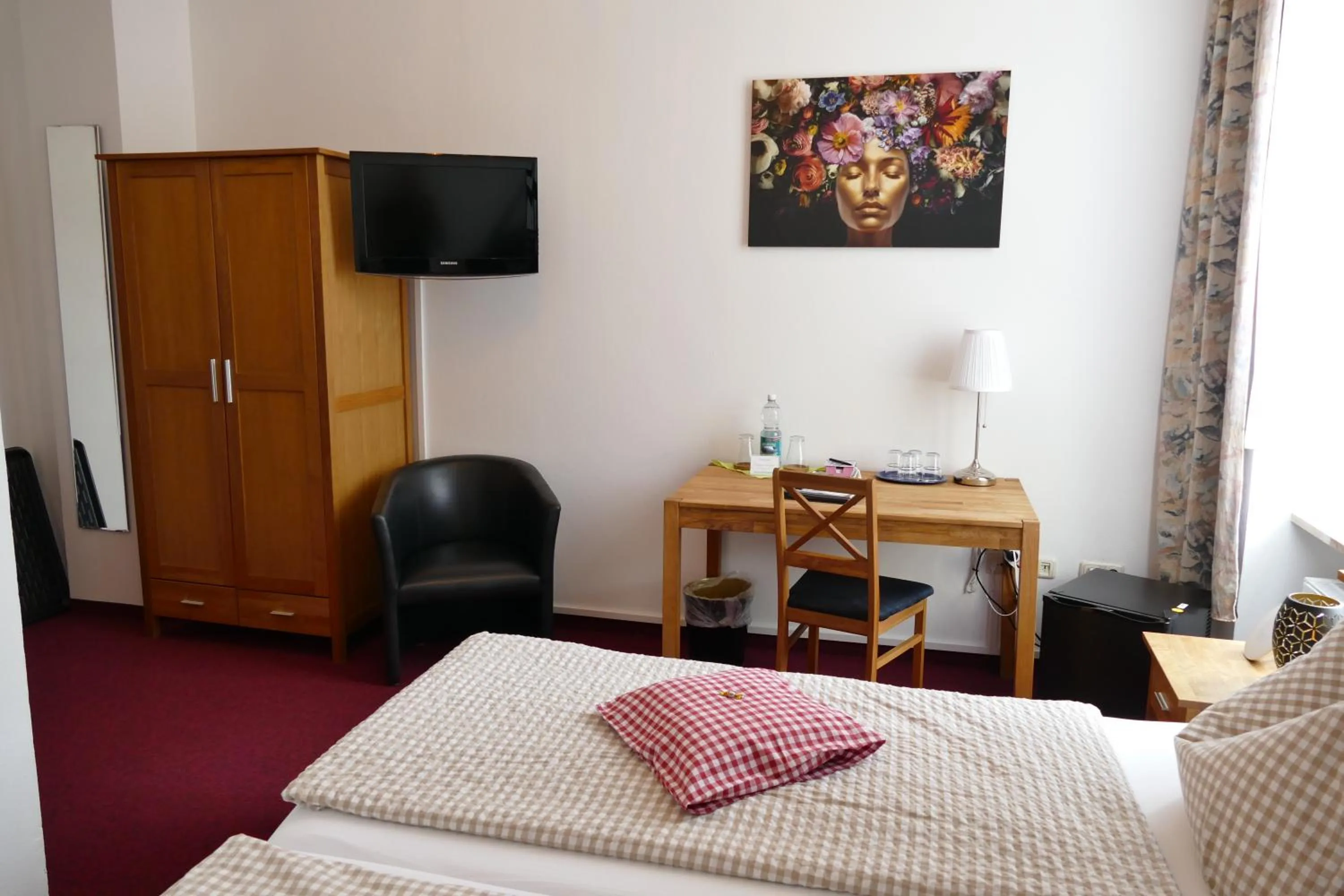 Photo of the whole room, Bed in Hotel Meridian