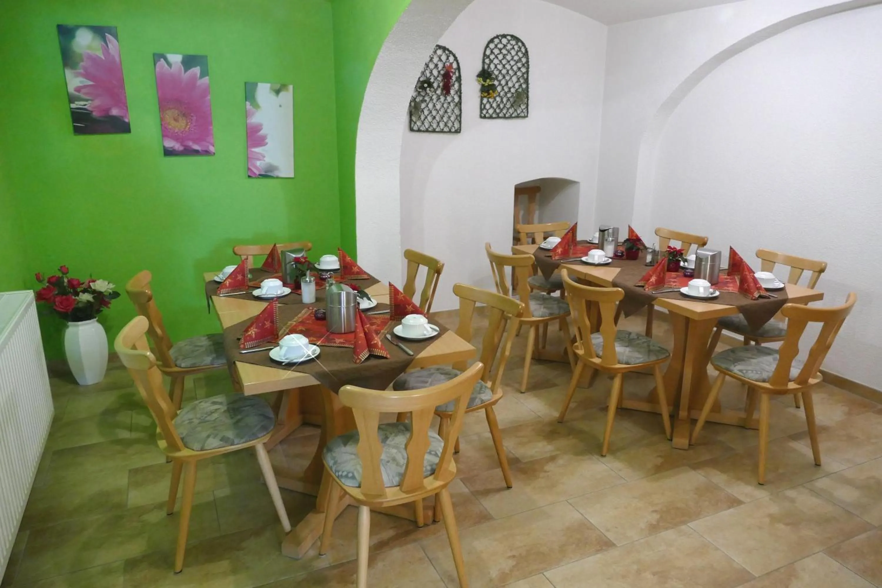 Dining area in Hotel Meridian