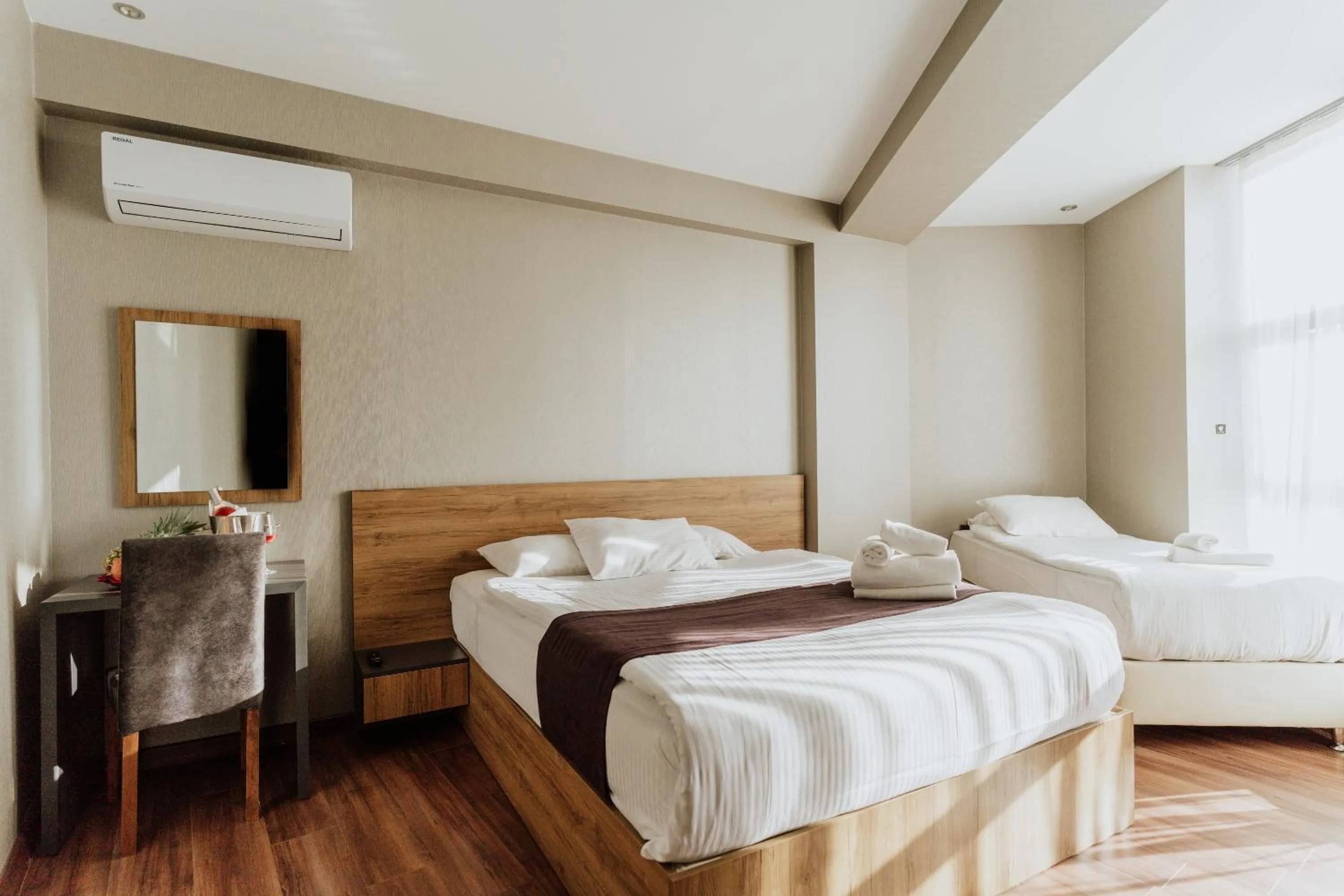 Photo of the whole room, Bed in Concept Royal Edirne