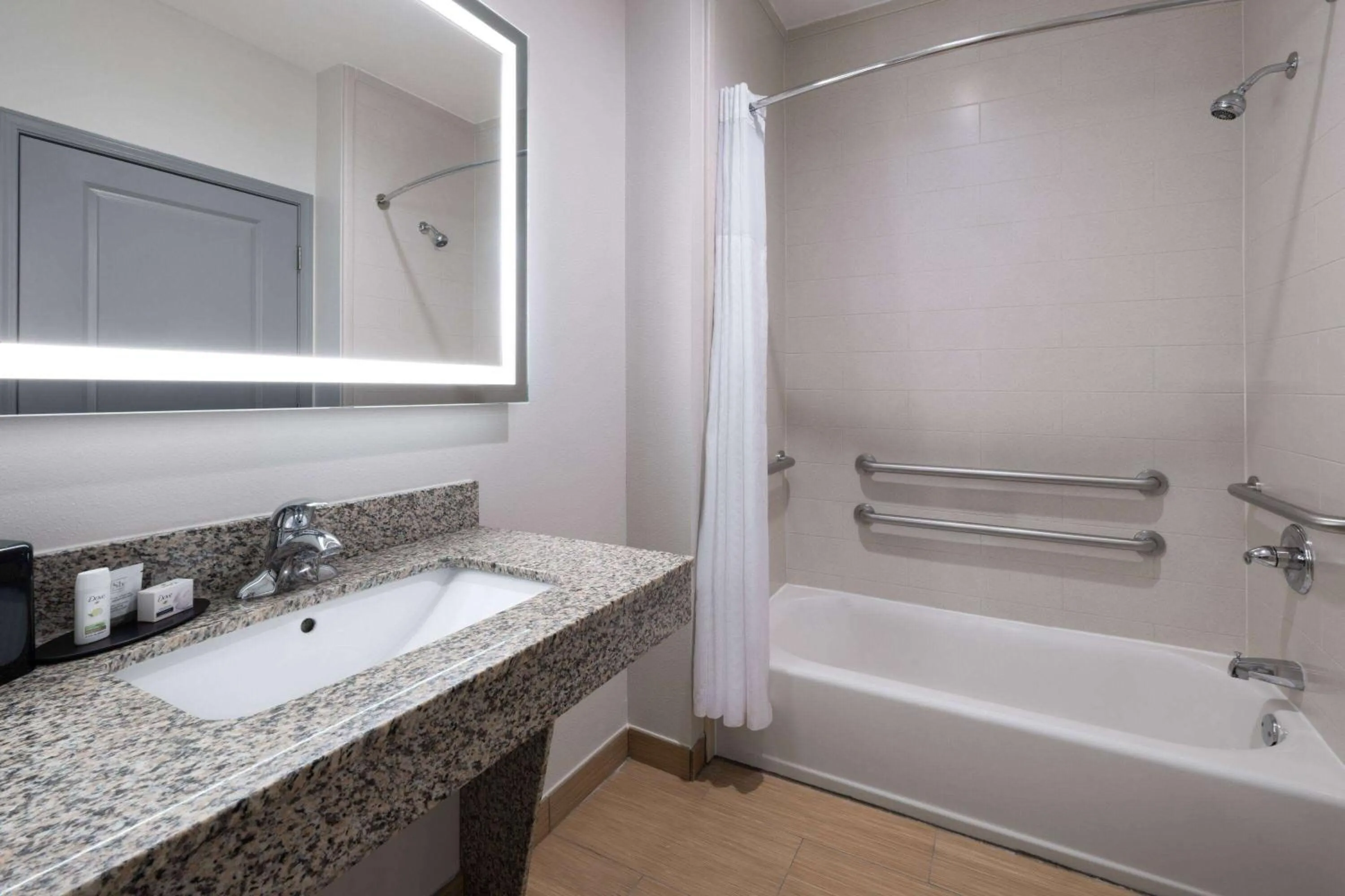 Bathroom in La Quinta by Wyndham Muskogee