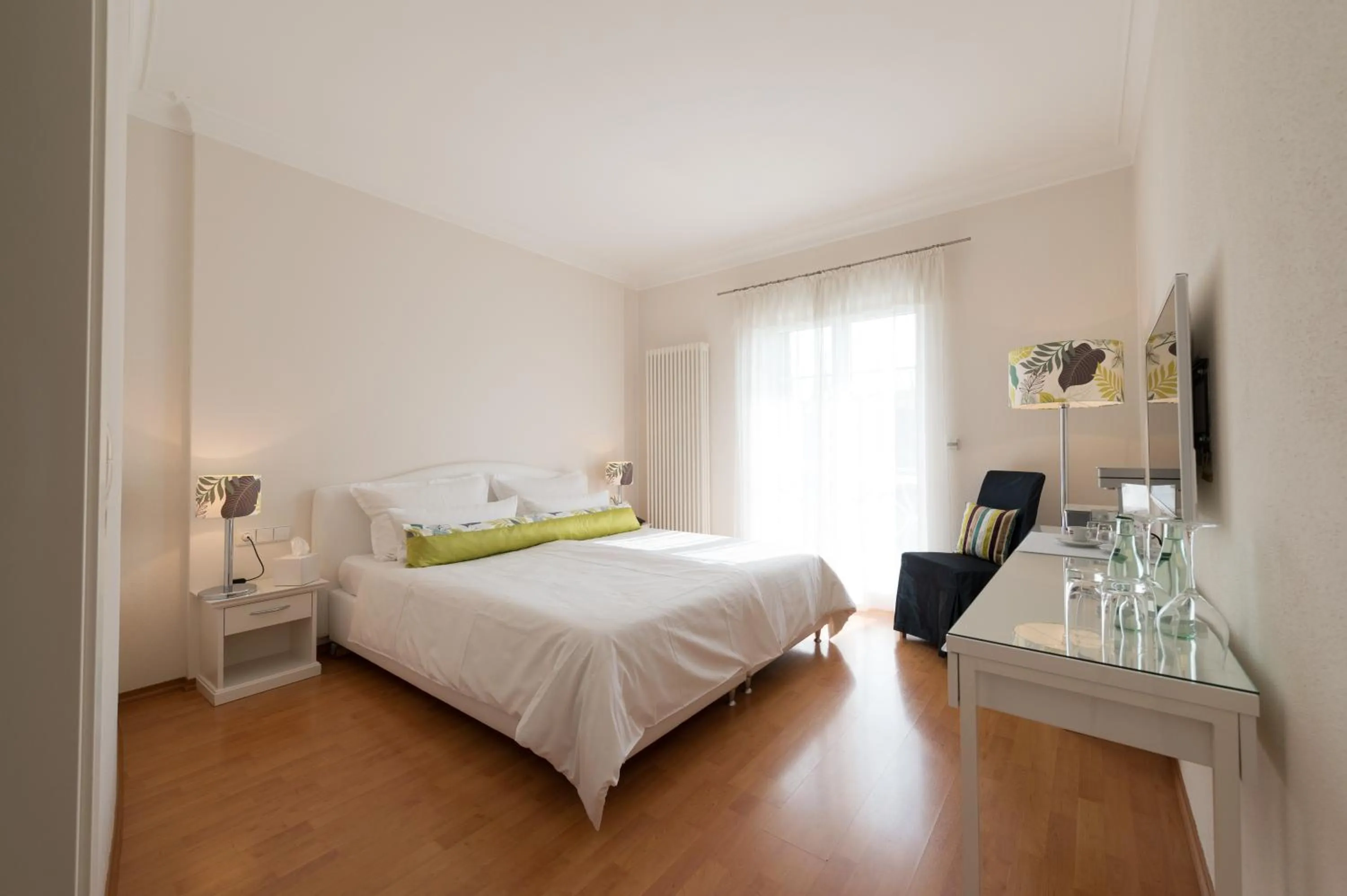 Photo of the whole room, Bed in Hotel Villa Seeschau - Adults only