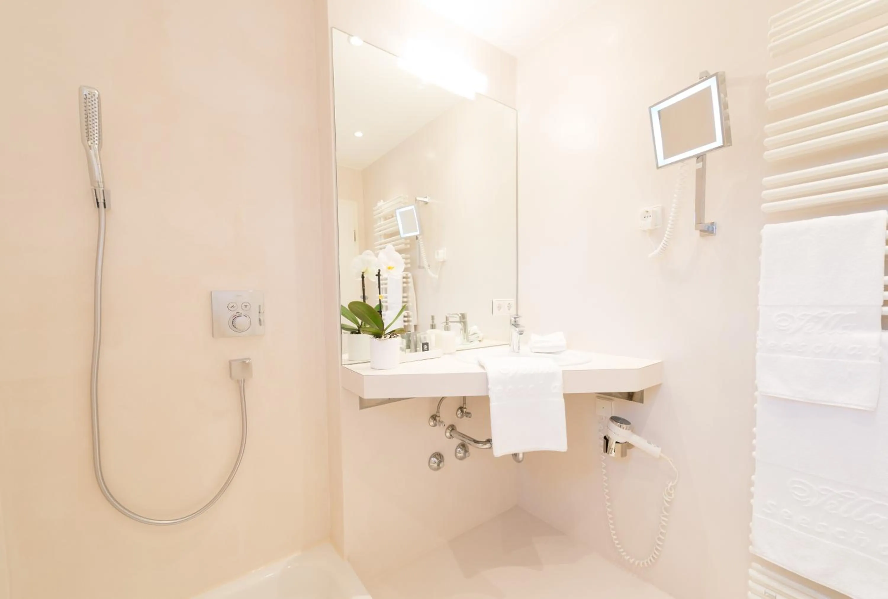 Shower in Hotel Villa Seeschau - Adults only