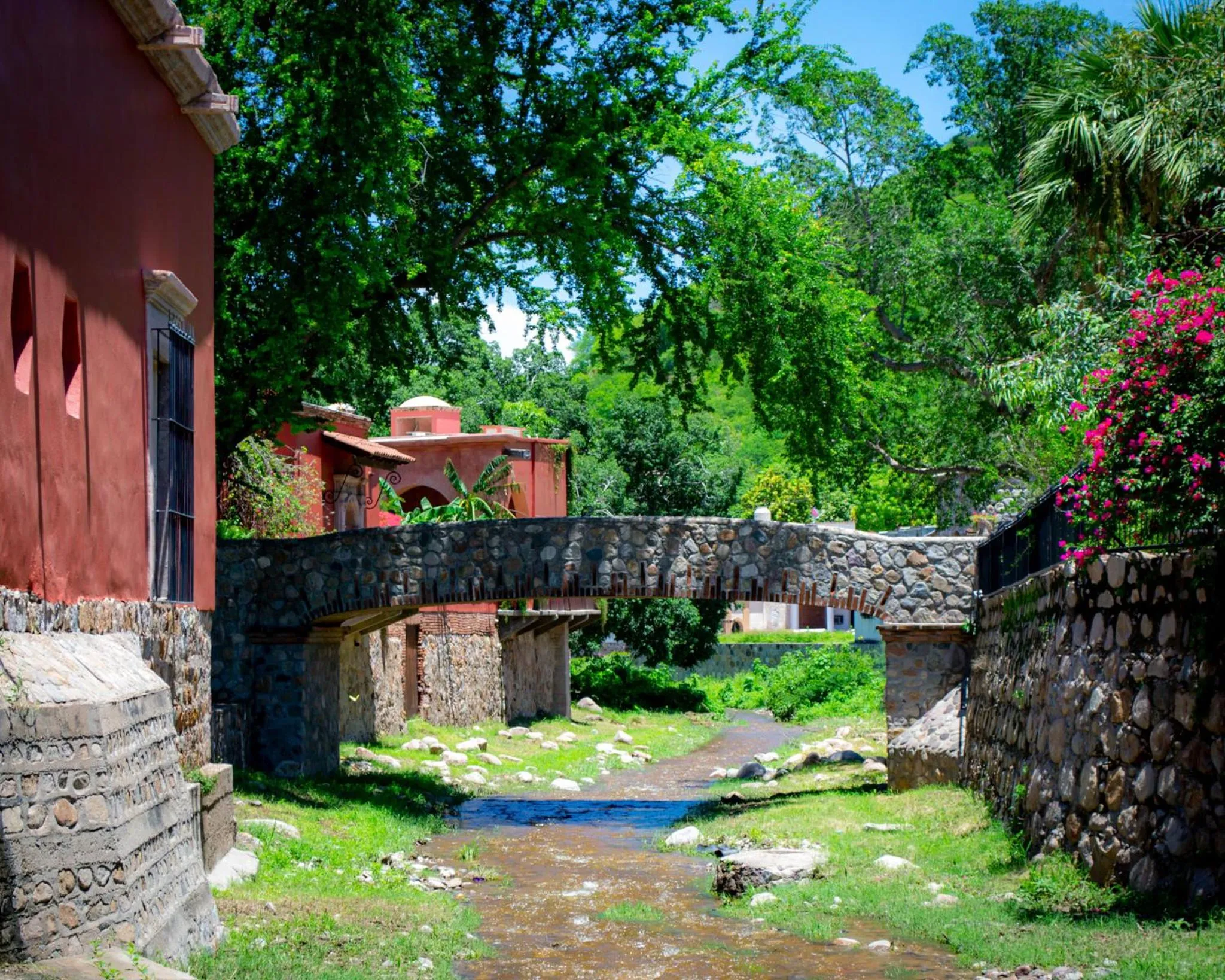 Property building in Hacienda de los Santos