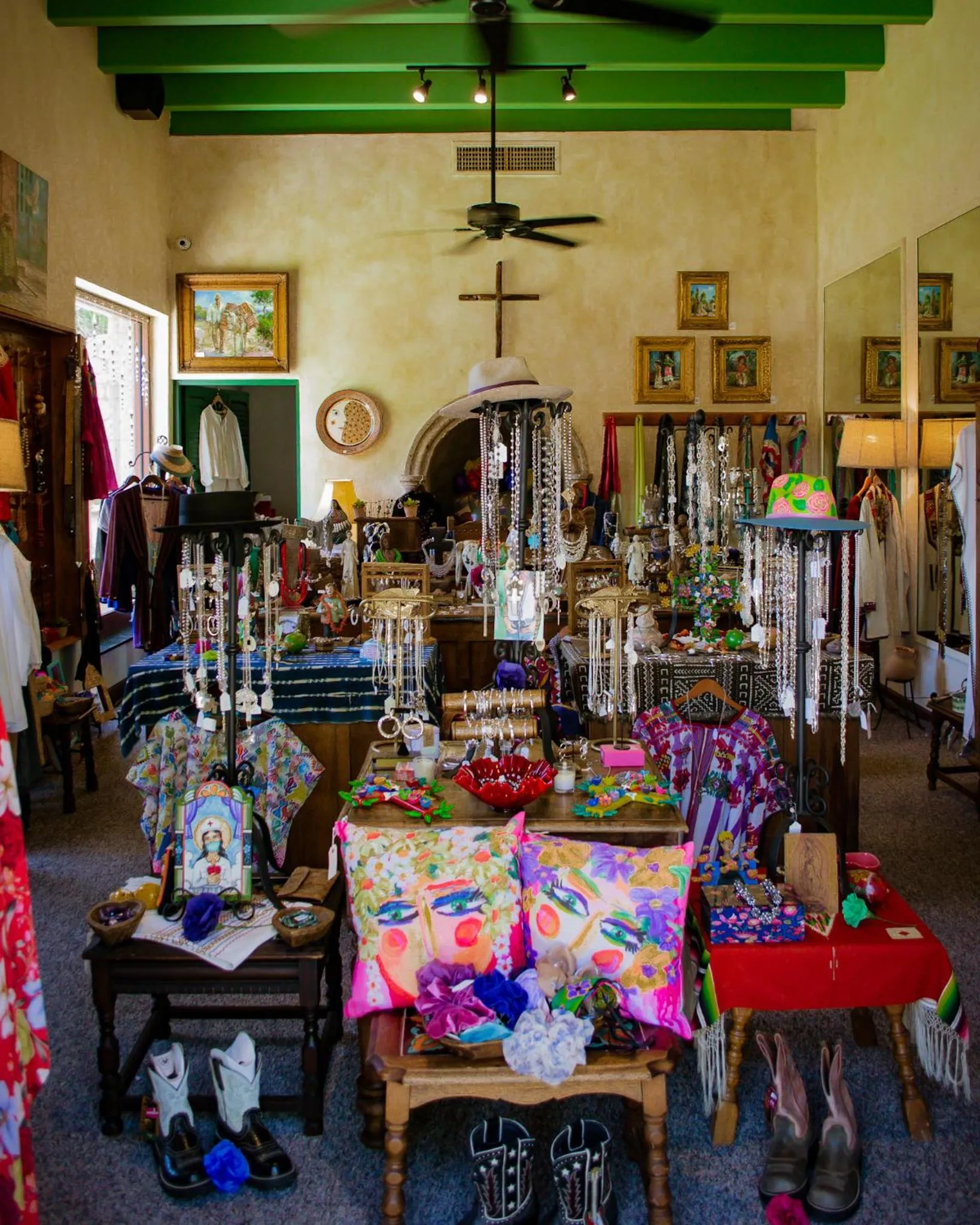 On-site shops in Hacienda de los Santos