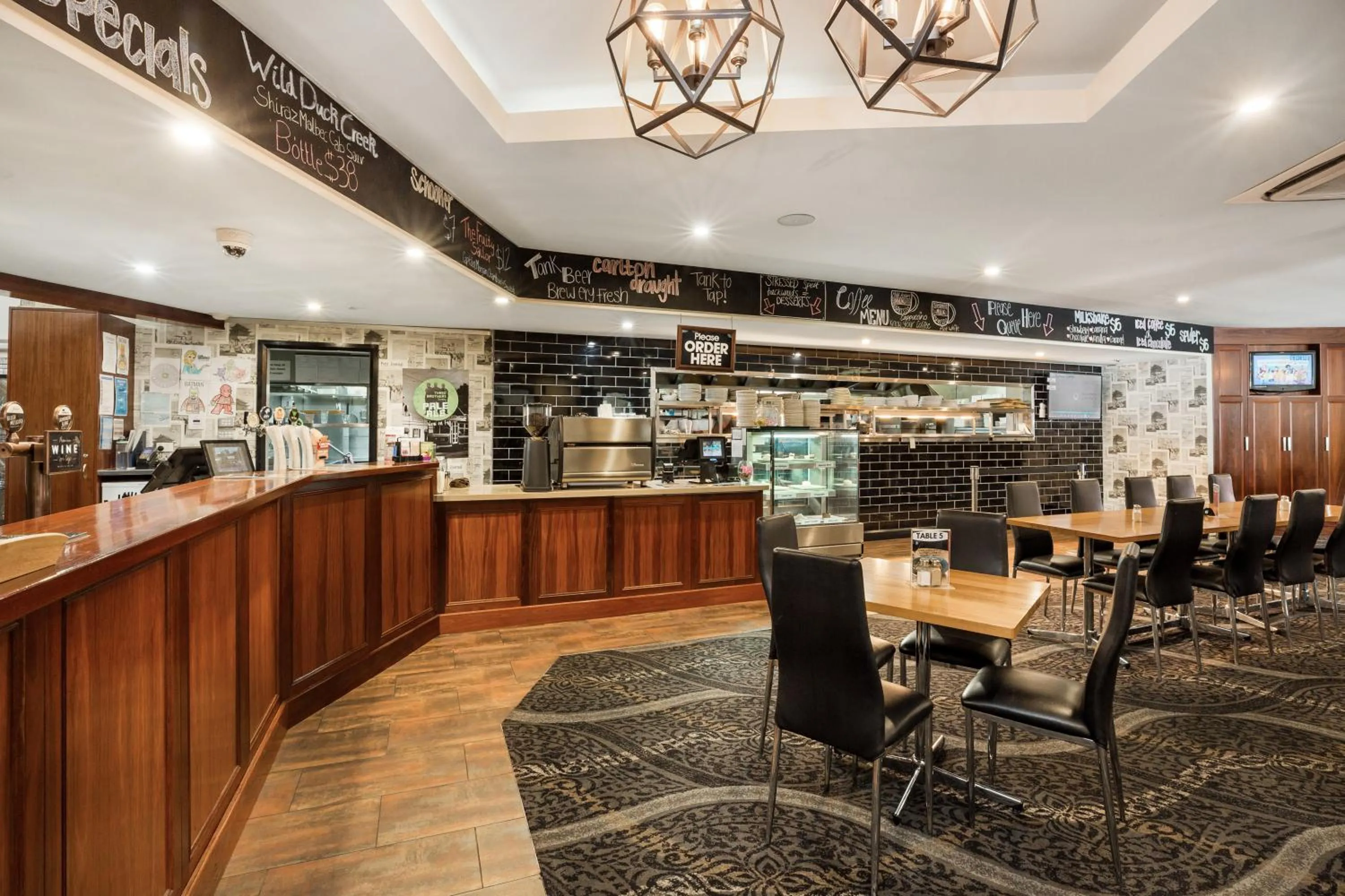 Restaurant/places to eat in National Hotel Complex Bendigo