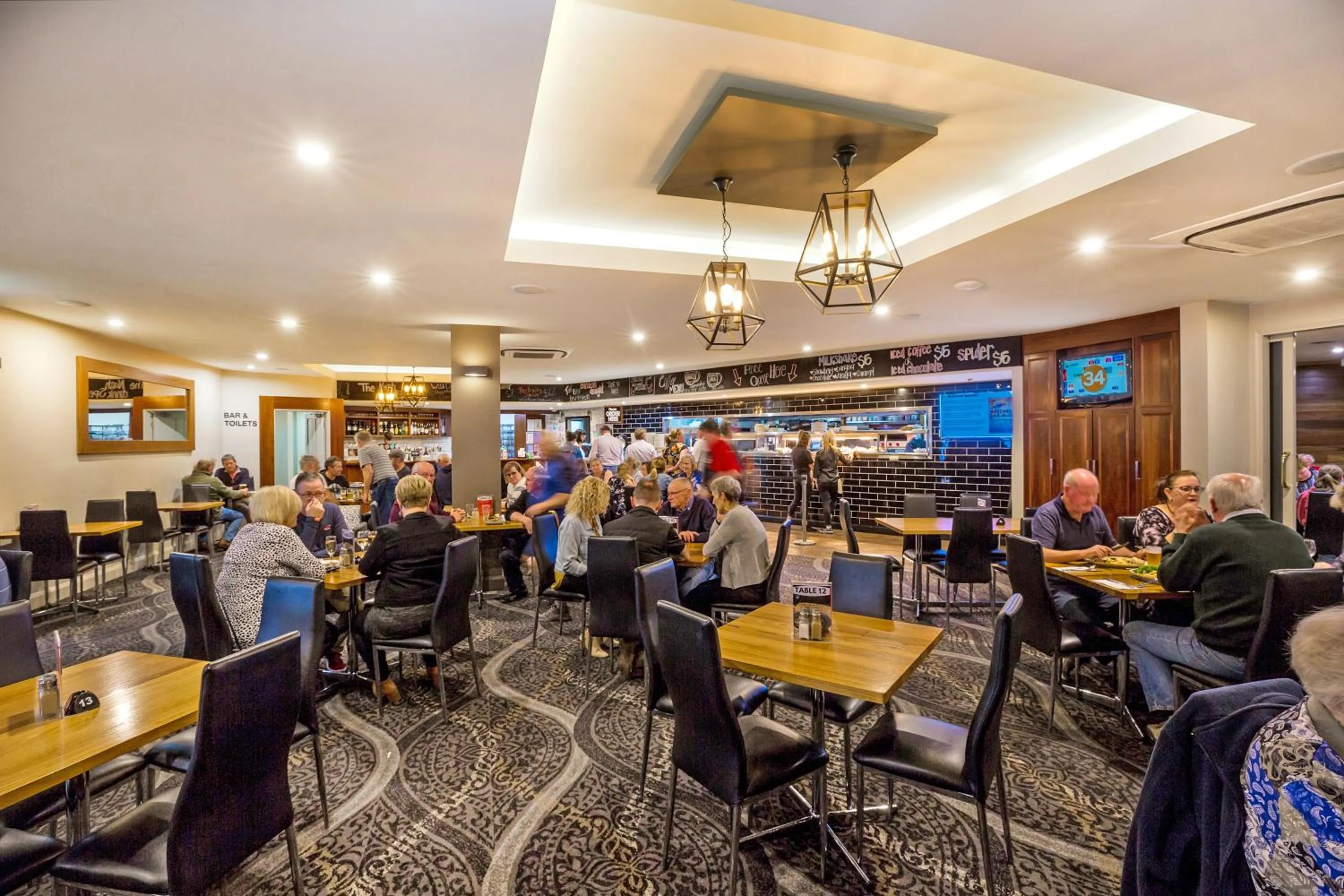 Restaurant/places to eat in National Hotel Complex Bendigo