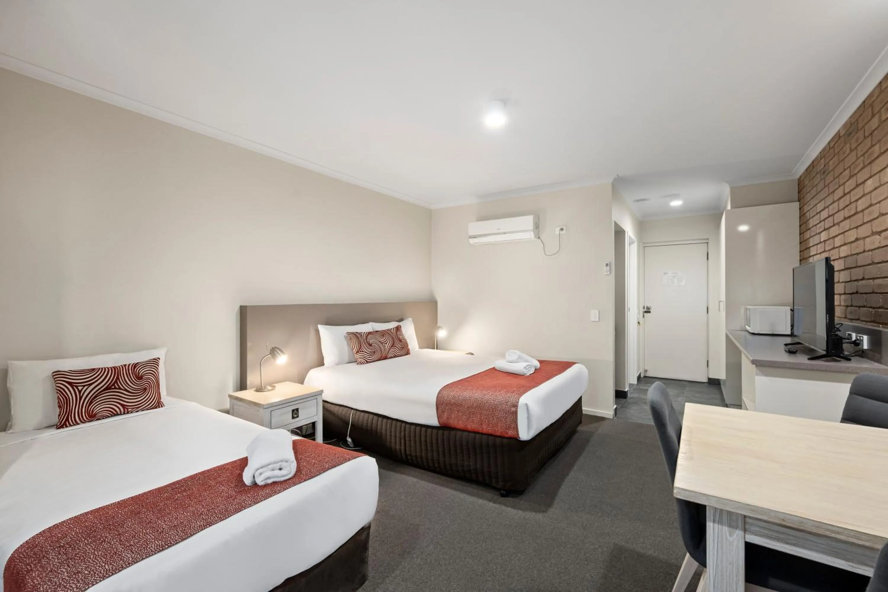 Bed in National Hotel Complex Bendigo