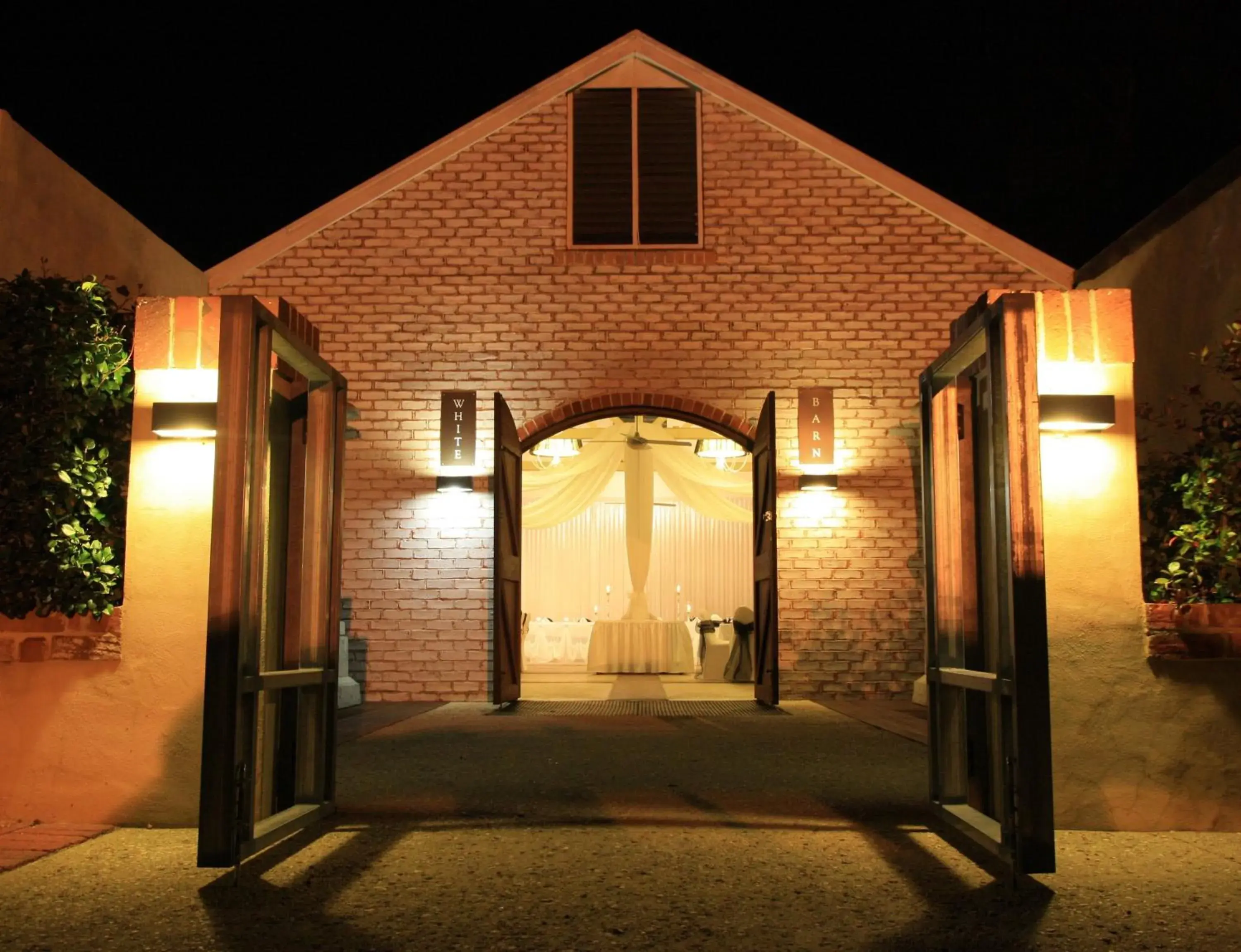 Facade/entrance in Rose & Crown Hotel Facade/entrance in Rose & Crown Hotel