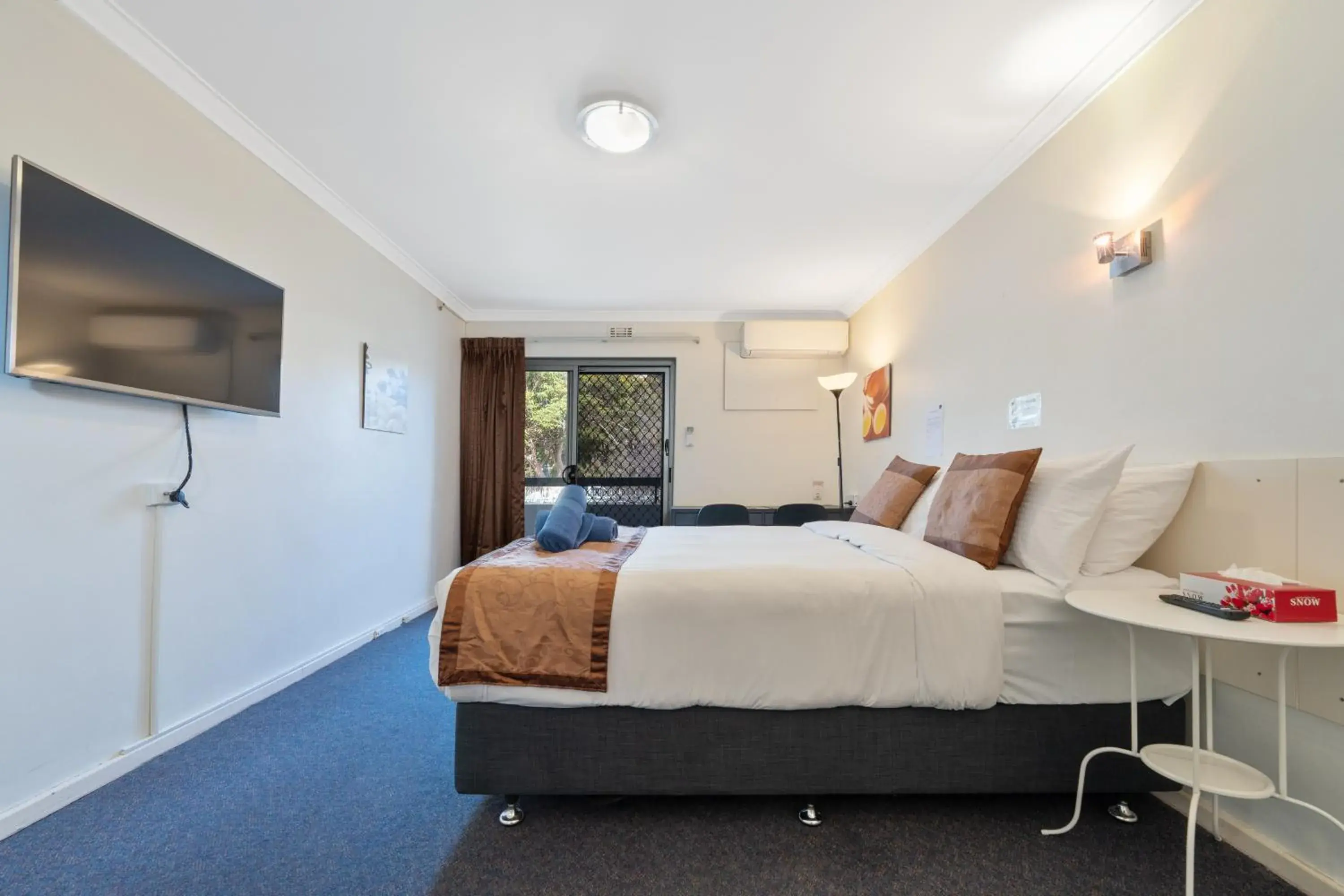 Bedroom, Bed in Econo Lodge Rivervale