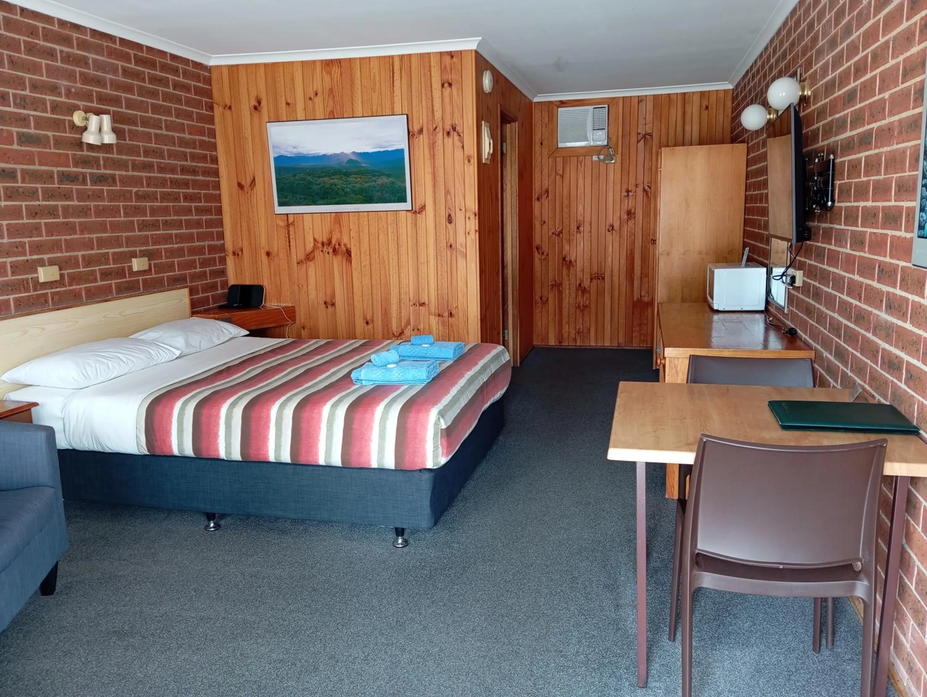 Bed in Orbost Country Road Motor Inn