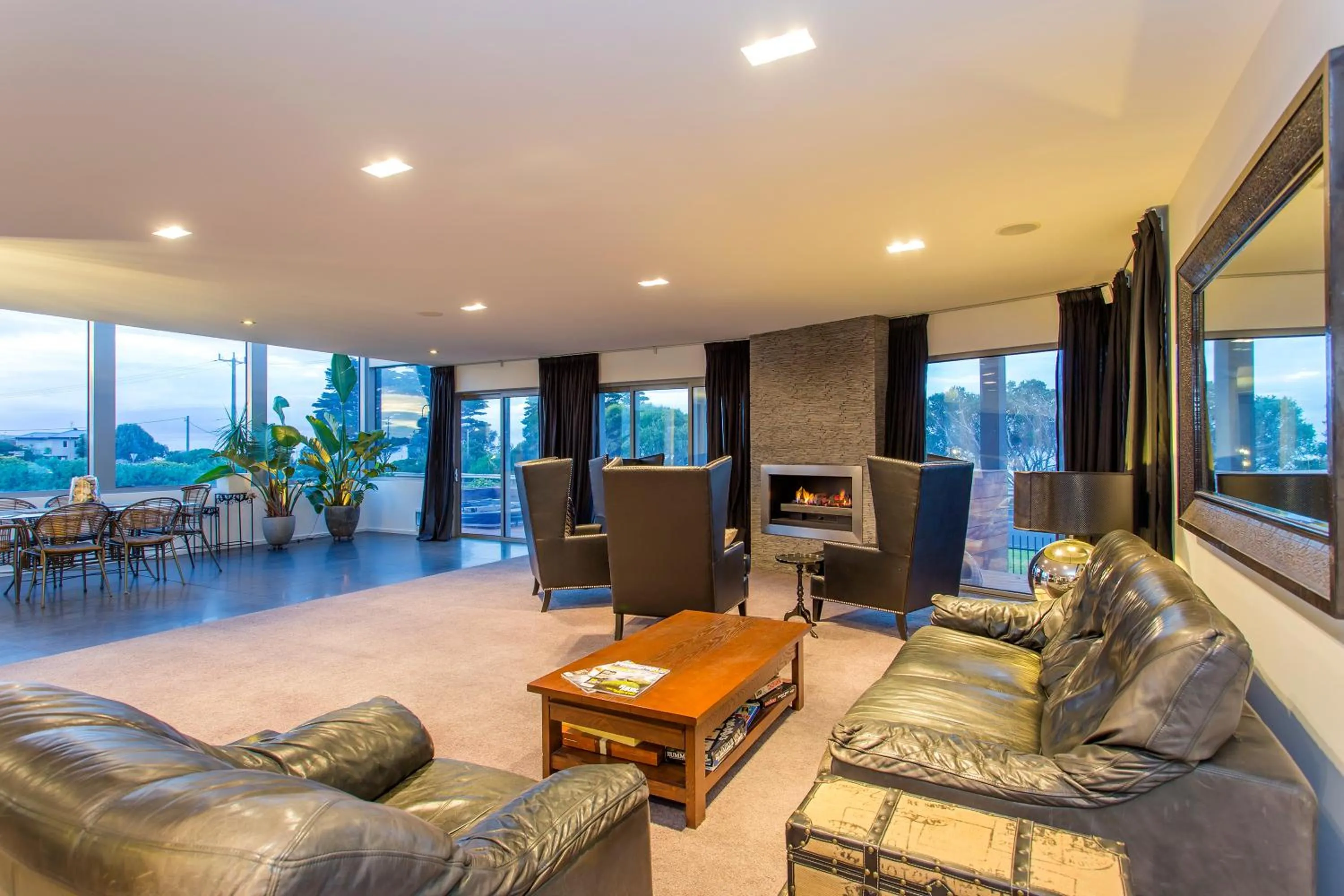 Communal lounge/ TV room in Starhaven Retreat