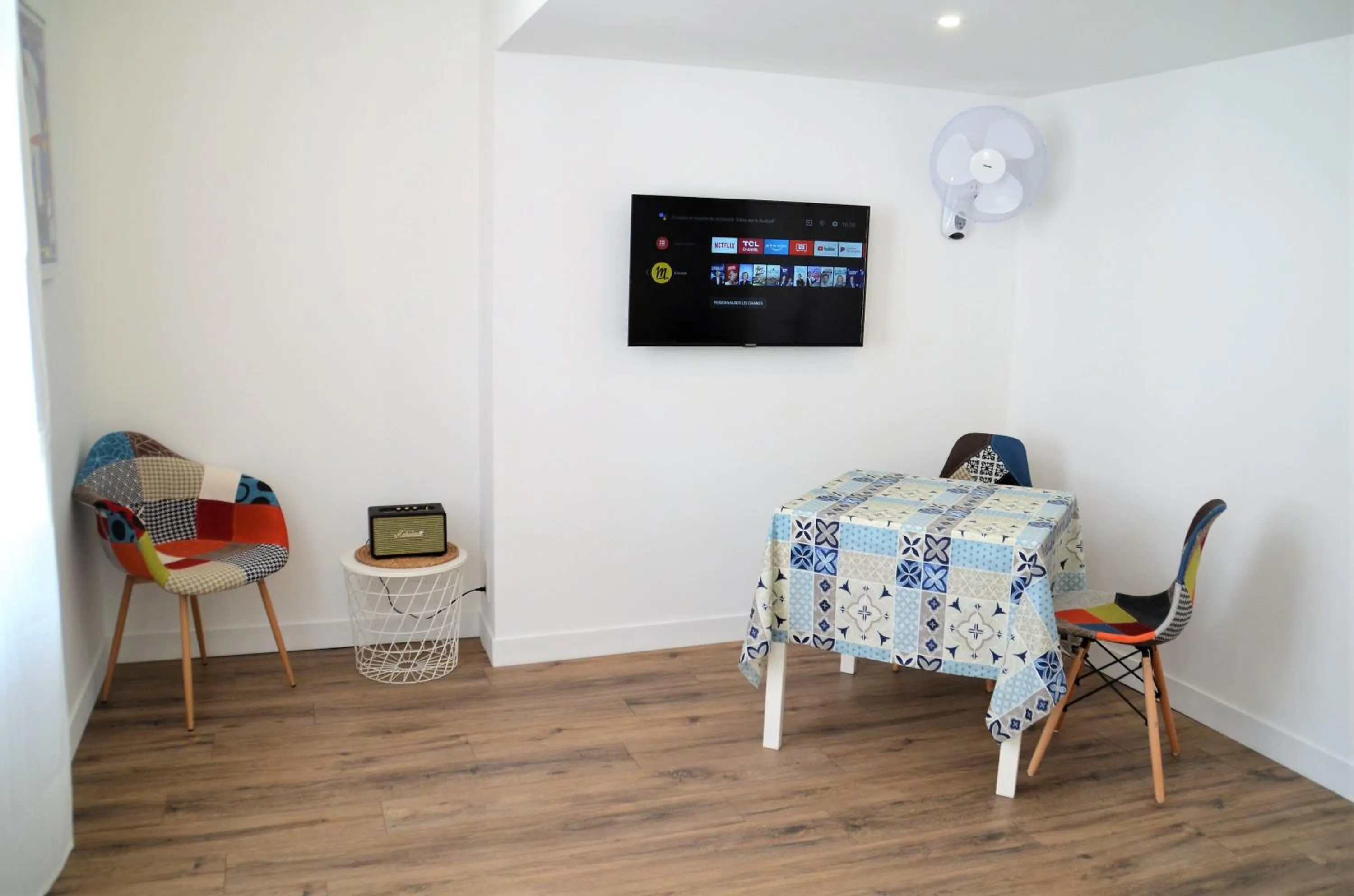 TV and multimedia in Maison d'hôtes City Break MIRADOUR