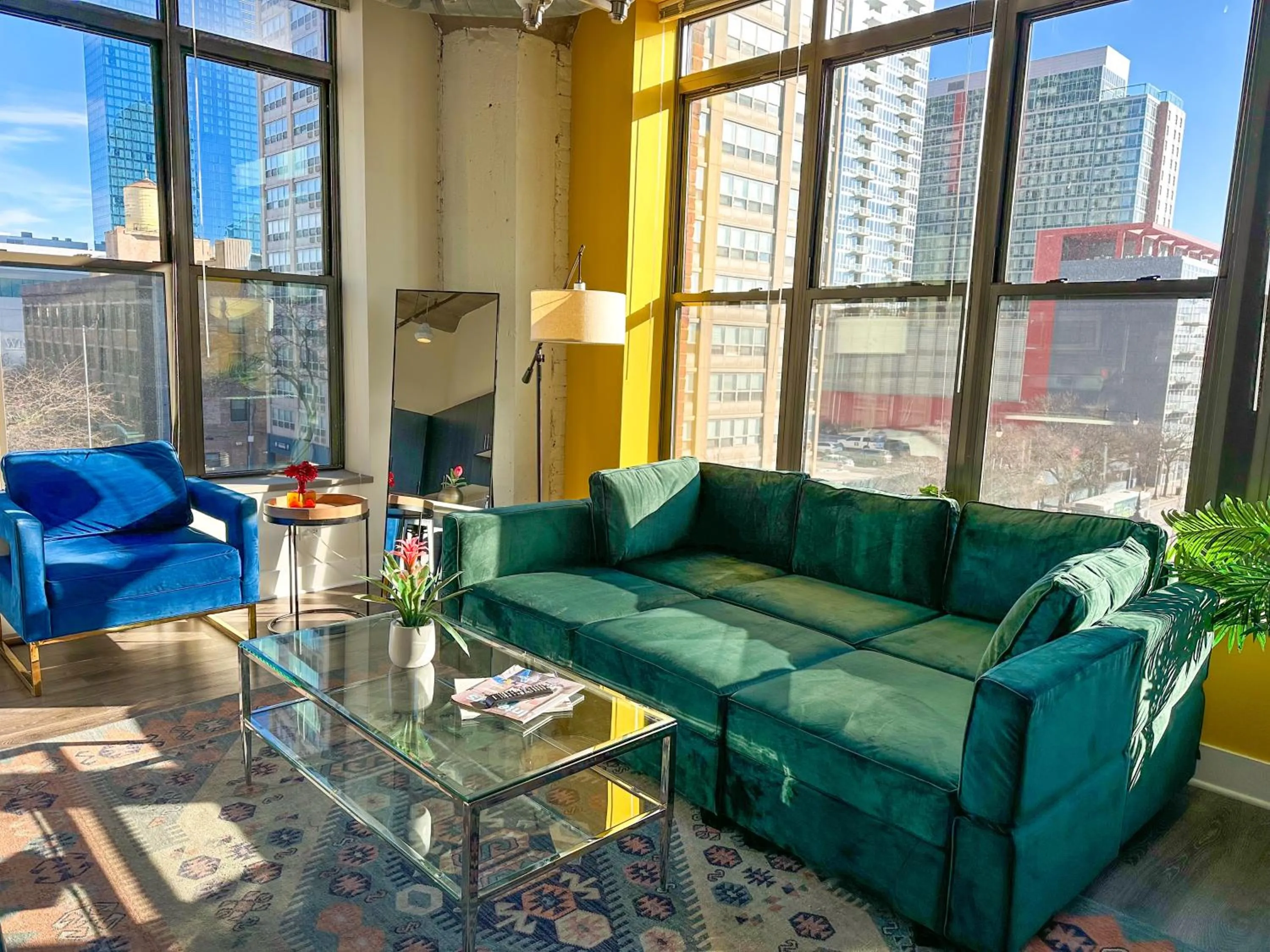 Bright 2BR Luxury Corner Suite with Optional Parking Sleeps 6 guests Near McCormick Place and Soldier Field