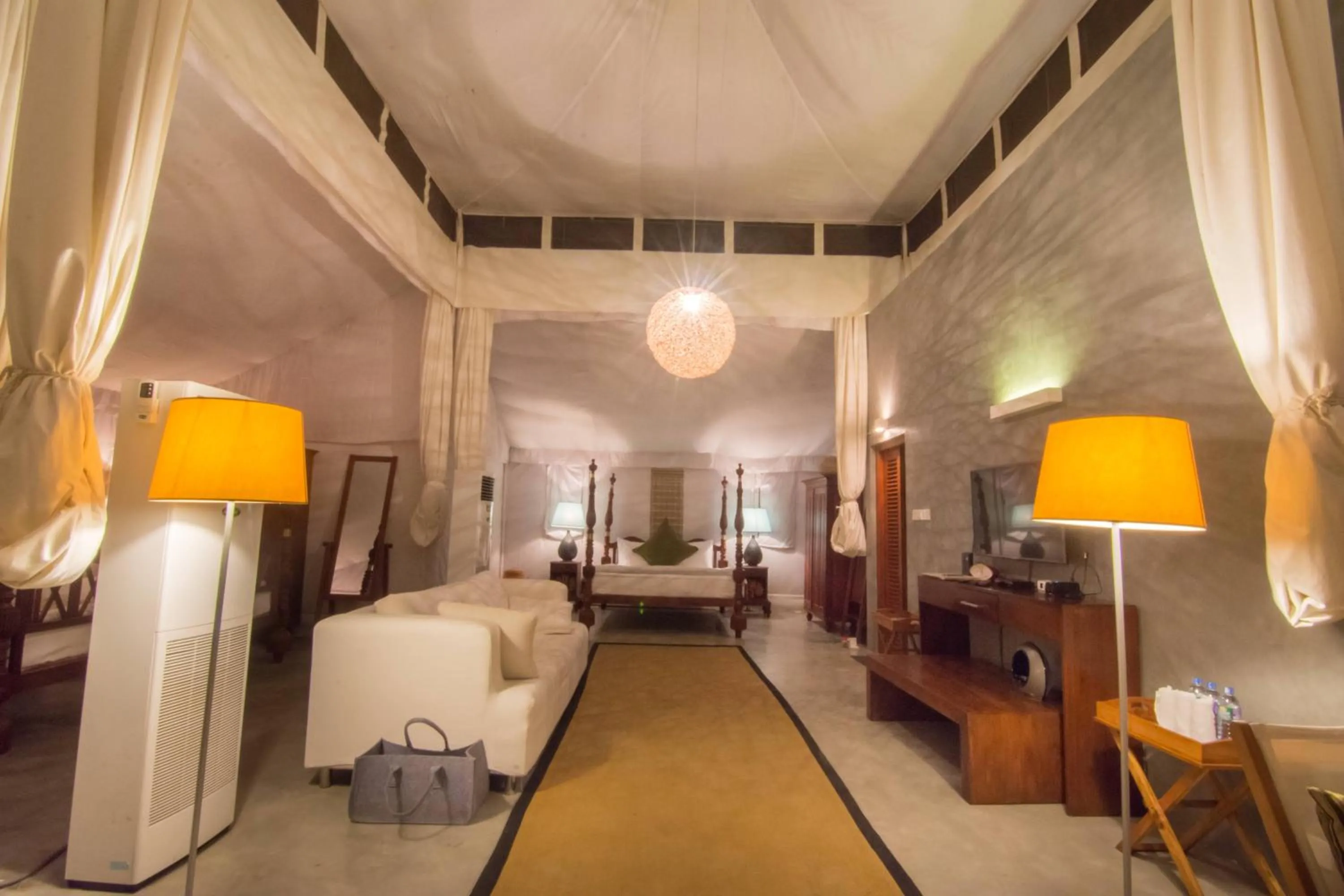 TV and multimedia, Bed in The Elephant Stables