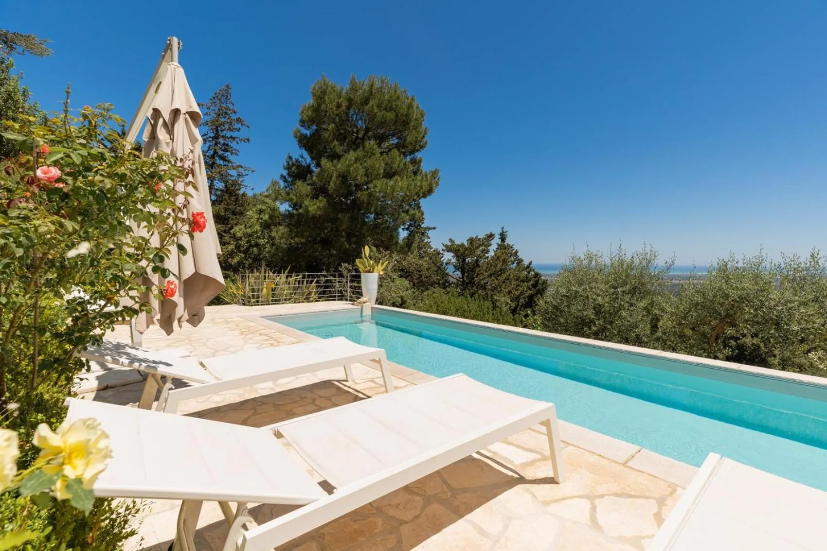 Pool view in Villa Lemorè