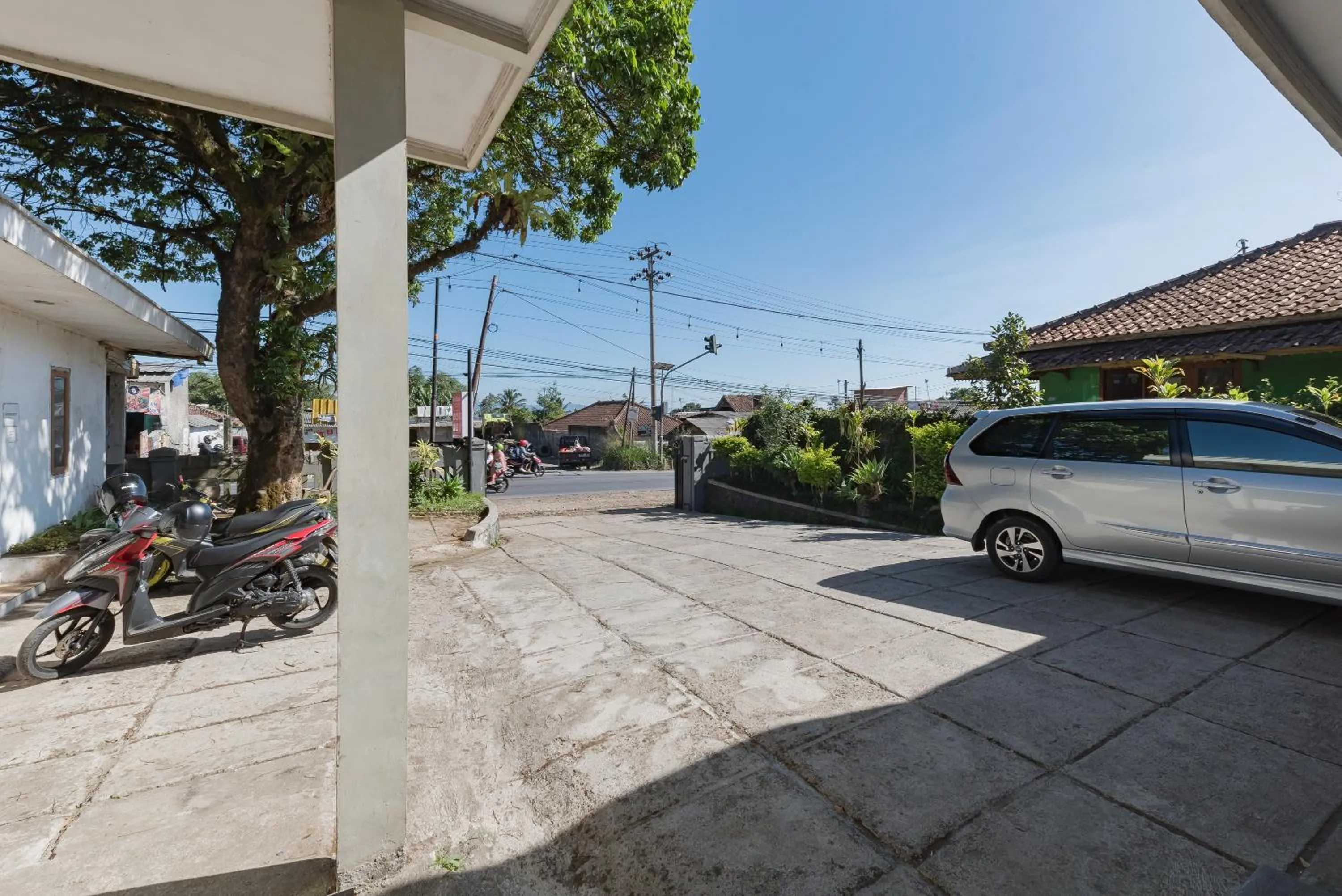 Parking in RedDoorz Syariah @ Jl Raya Sukabumi