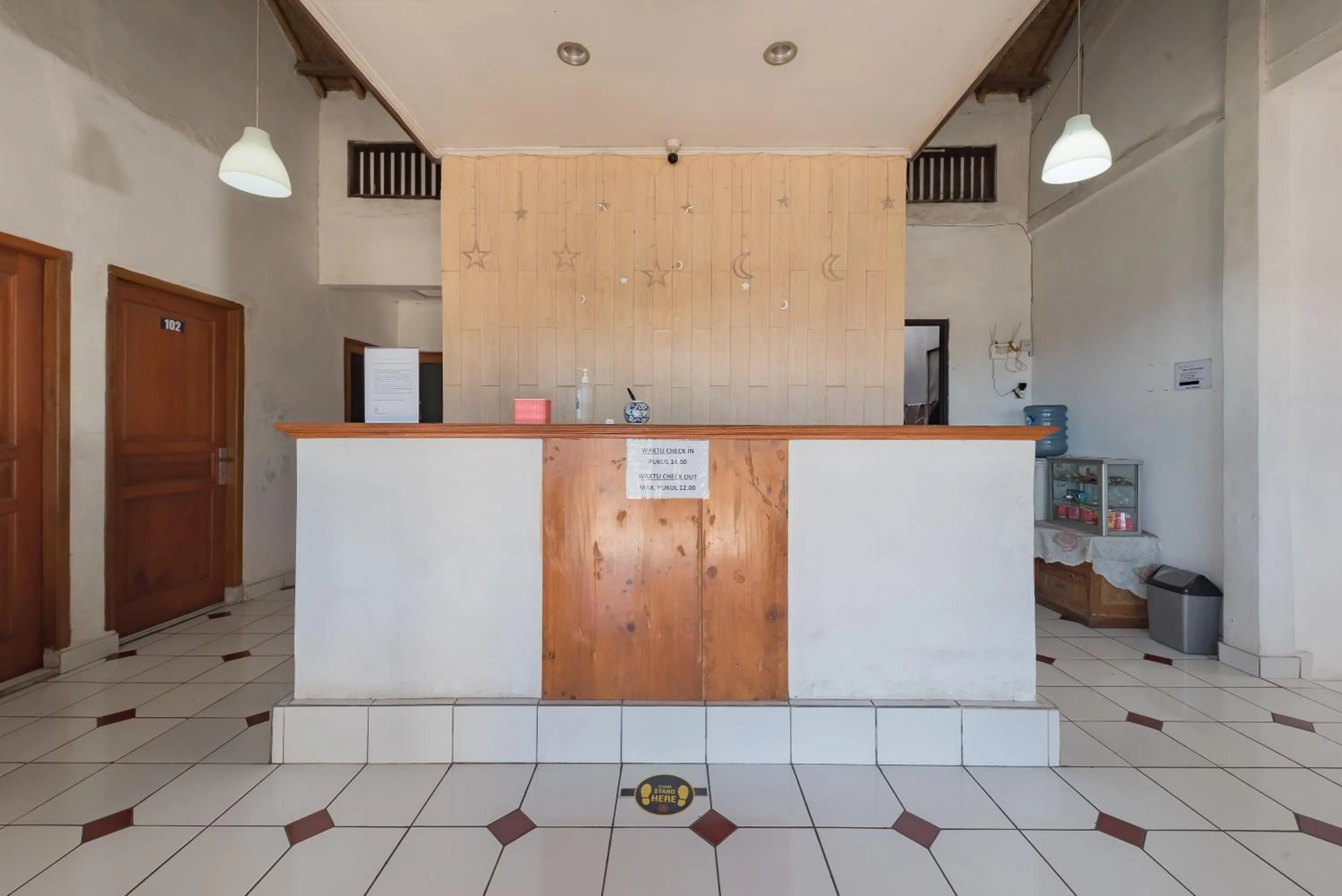 Lobby or reception in RedDoorz Syariah @ Jl Raya Sukabumi