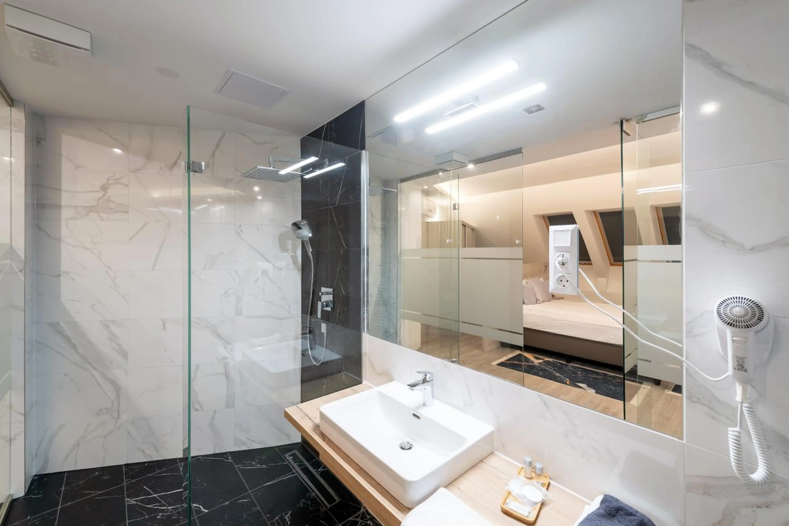 Shower in Fibula Residence Hotel & Wellness - Adults Only