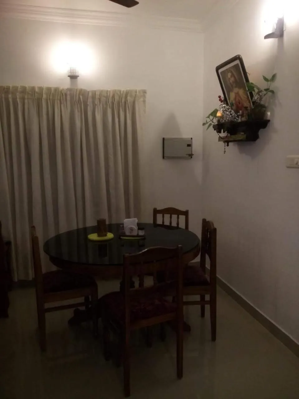 Dining area in Nathans Holiday Home