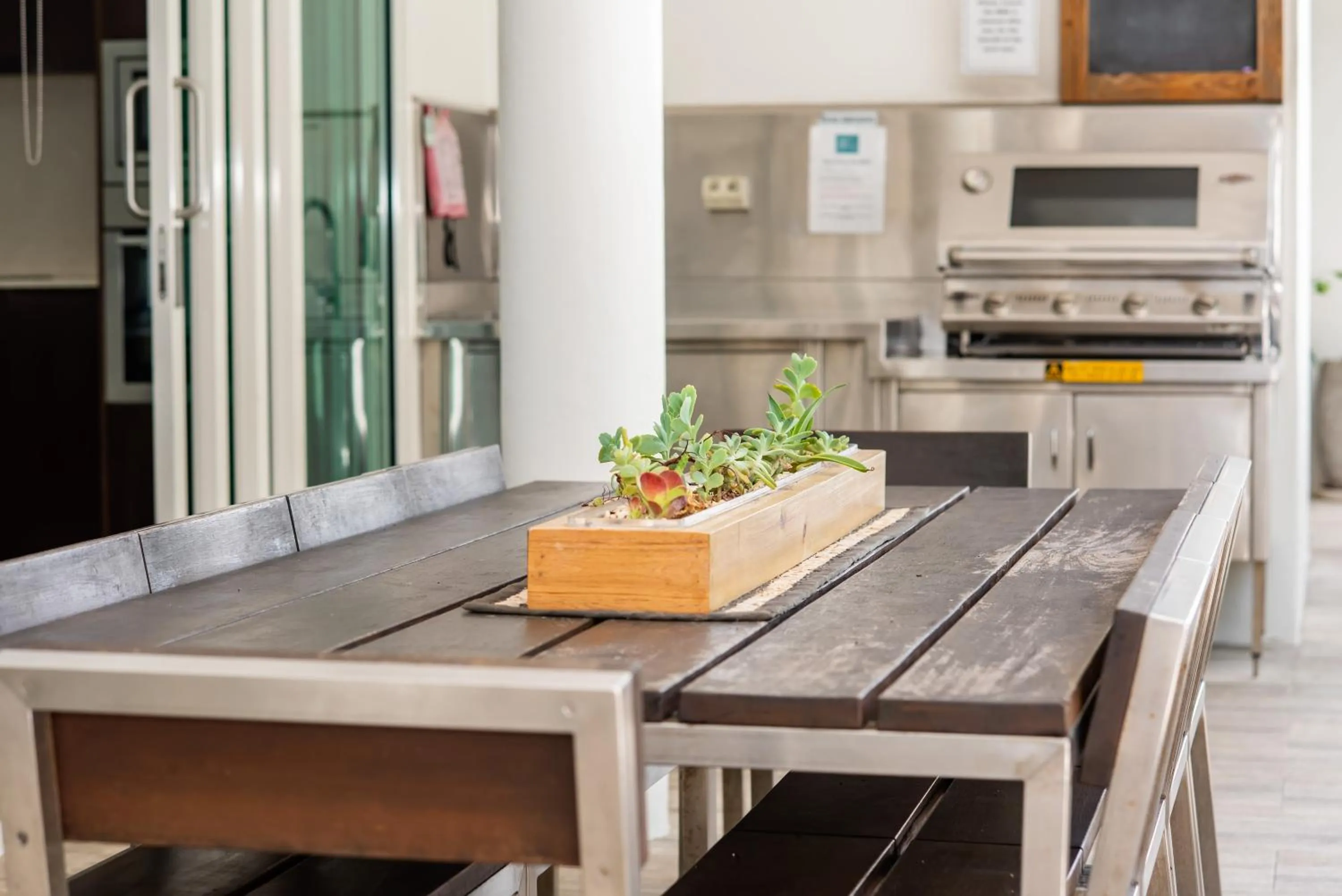 BBQ facilities in Lanai Riverside Apartments