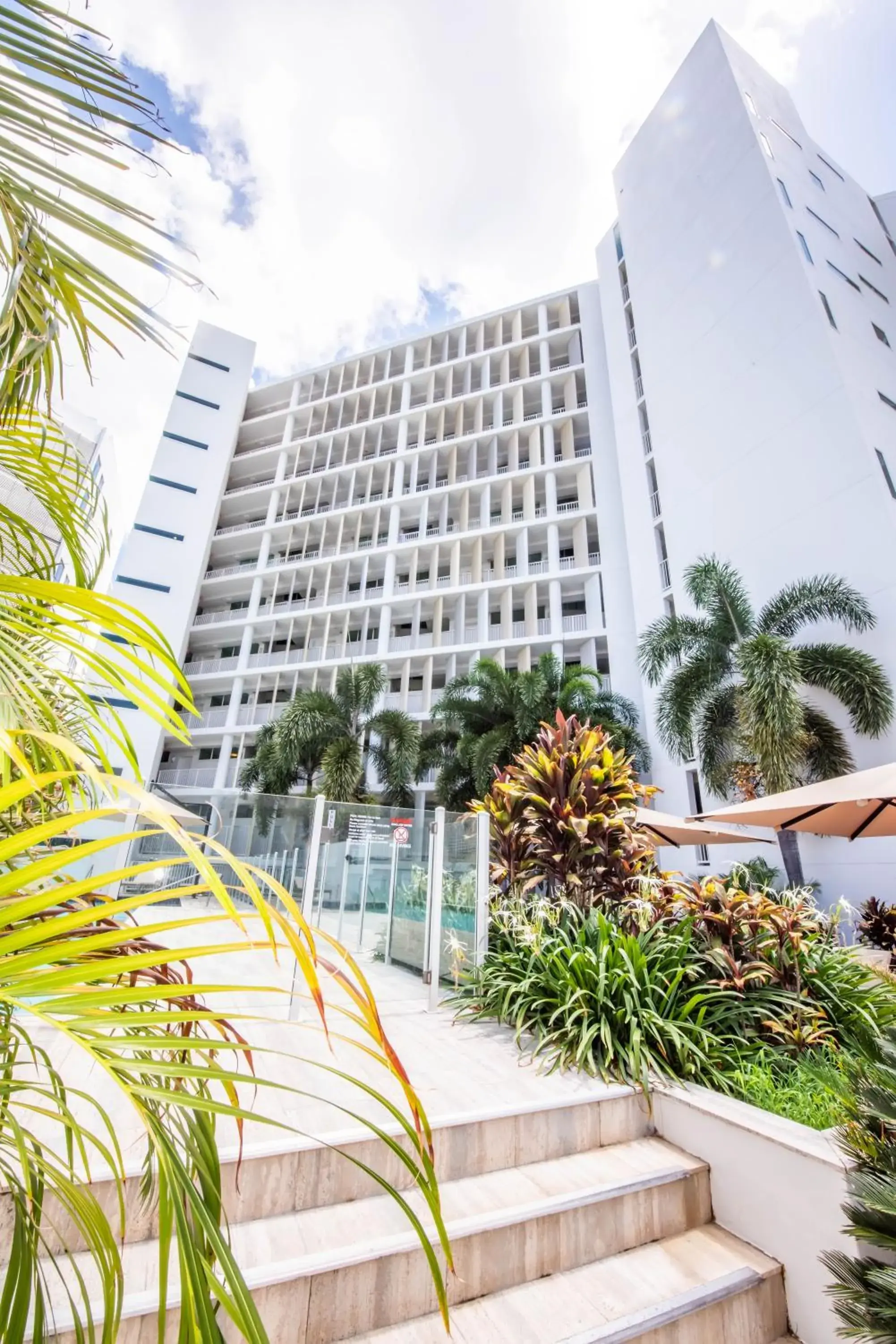 Property building in Lanai Riverside Apartments Property building in Lanai Riverside Apartments