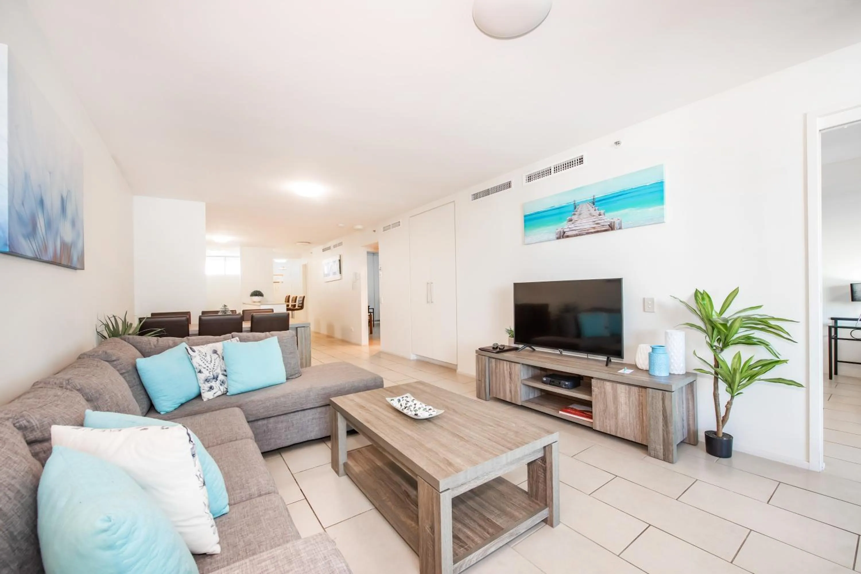 Living room in Lanai Riverside Apartments