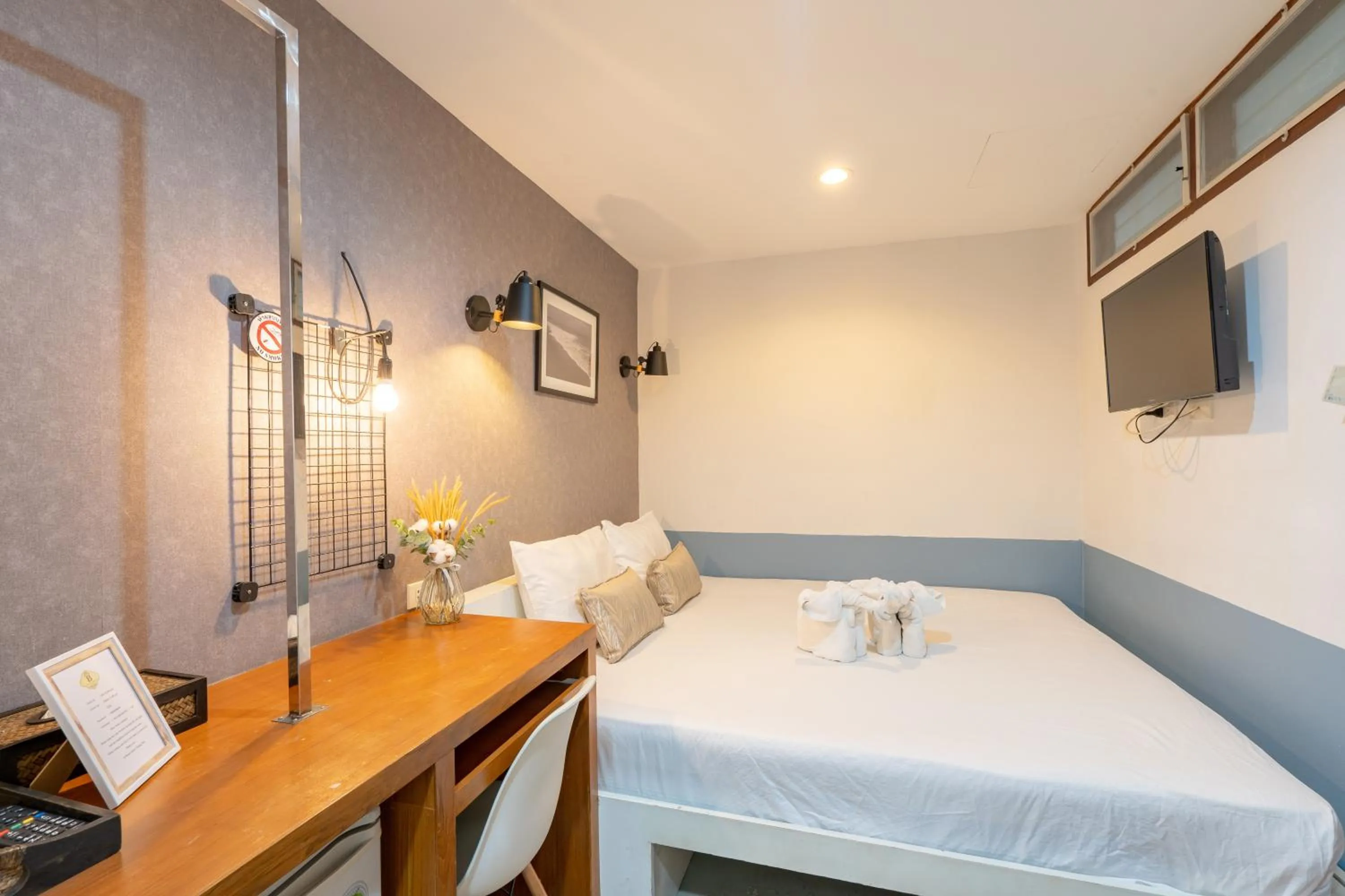 Standard Queen Room (No Window) in B House Chiang Mai Thailand