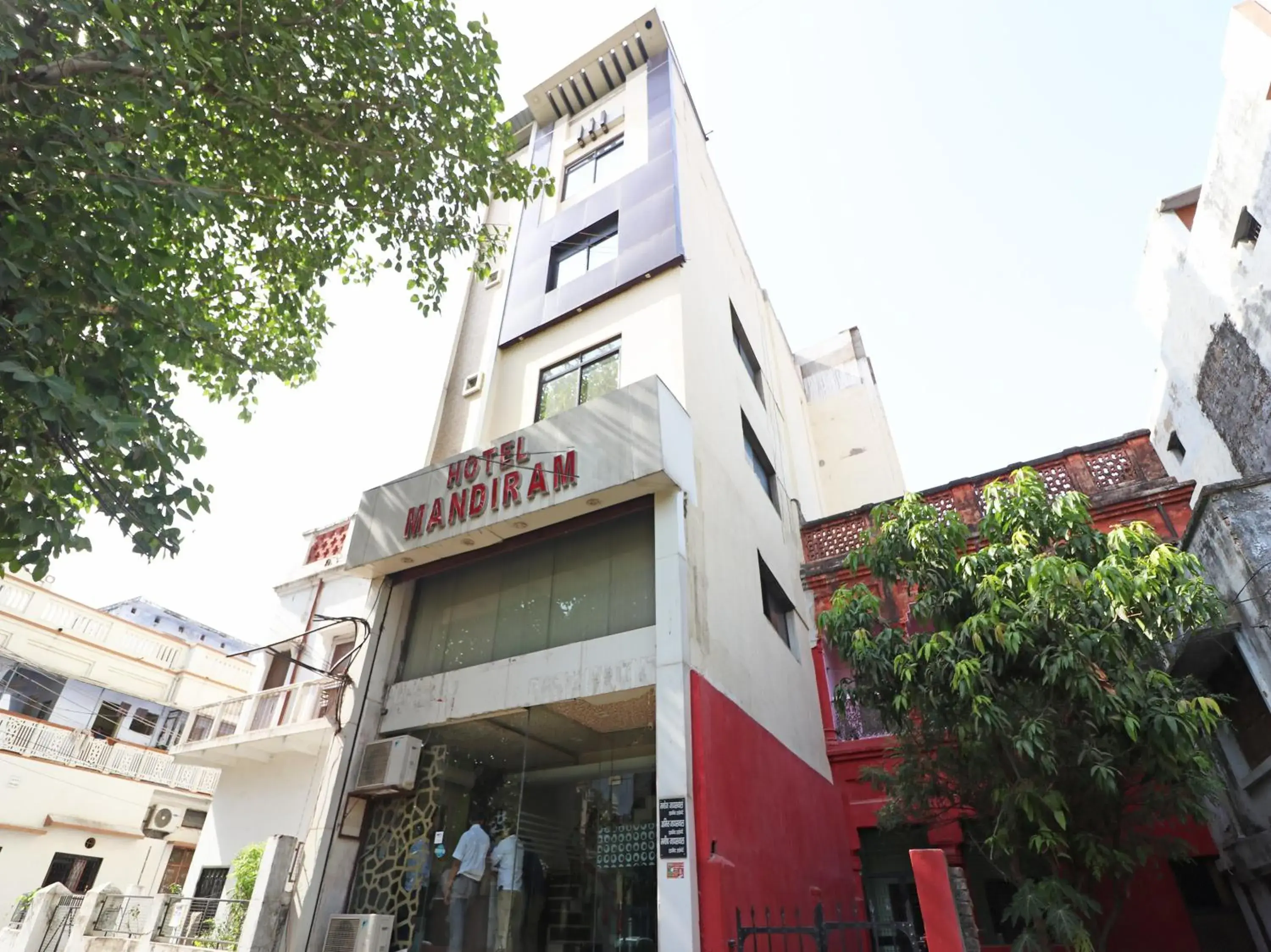 Facade/entrance in Hotel Mandiram Facade/entrance in Hotel Mandiram