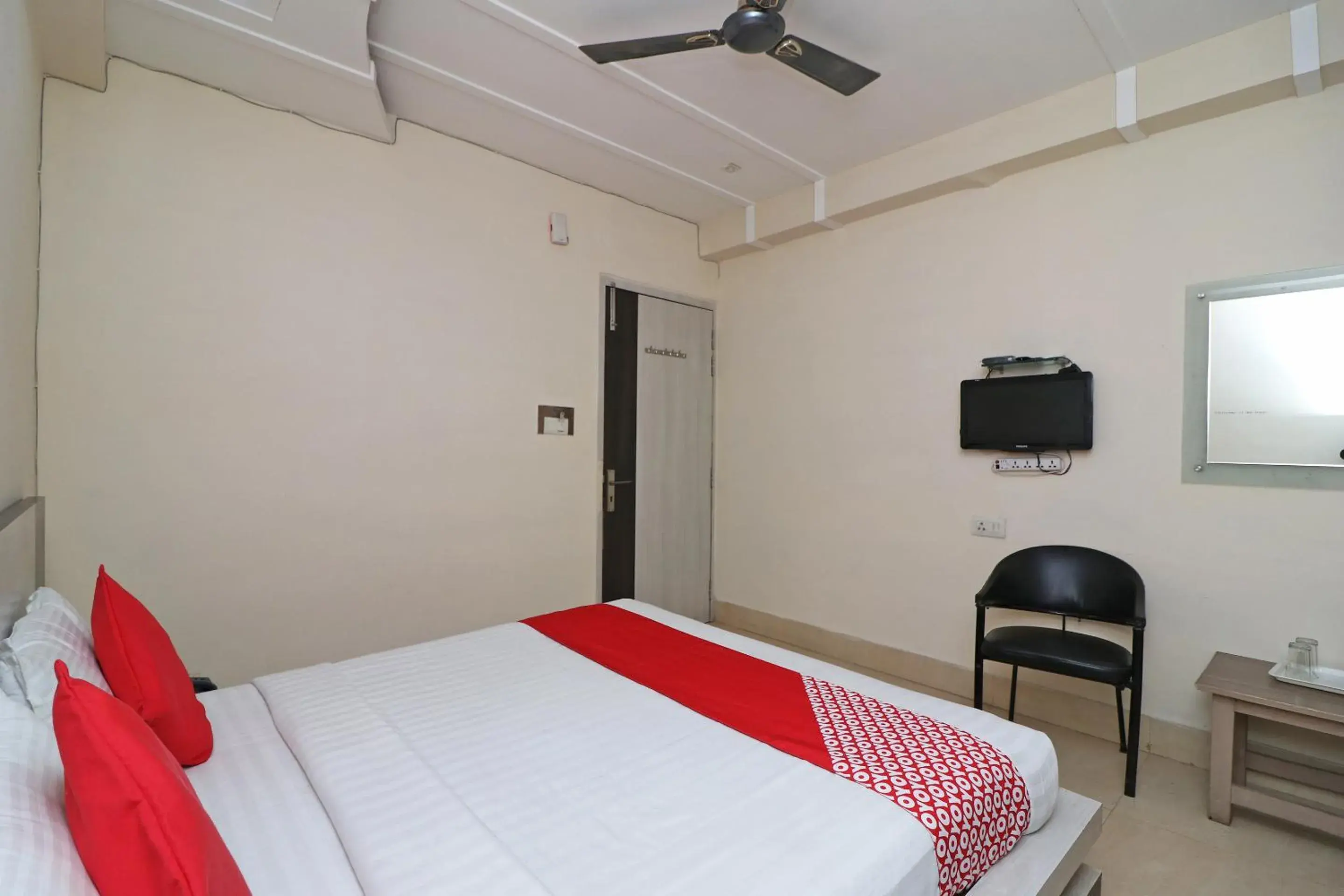 Bedroom, Bed in Hotel Mandiram Bedroom, Bed in Hotel Mandiram