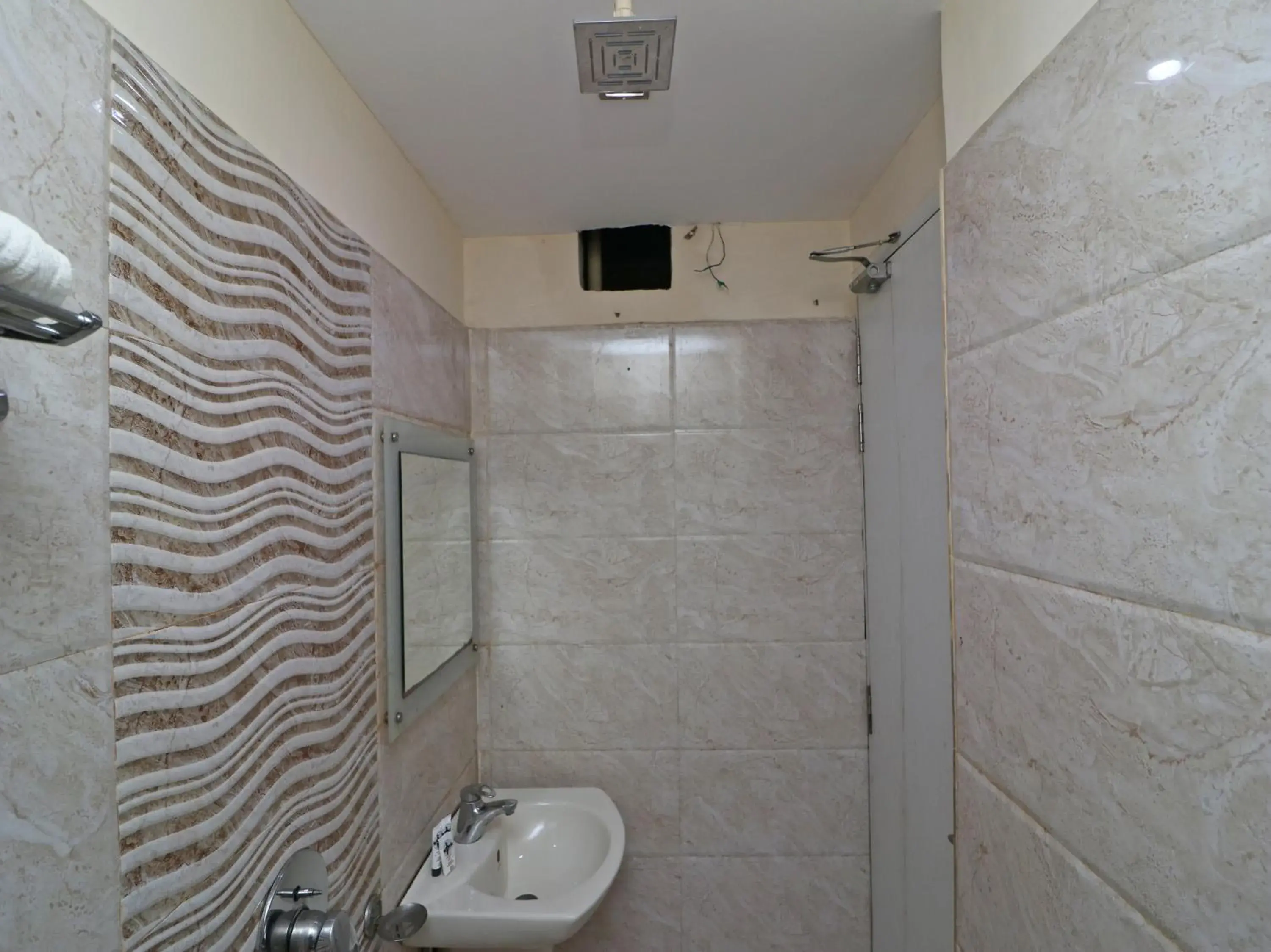 Bathroom in Hotel Mandiram Bathroom in Hotel Mandiram