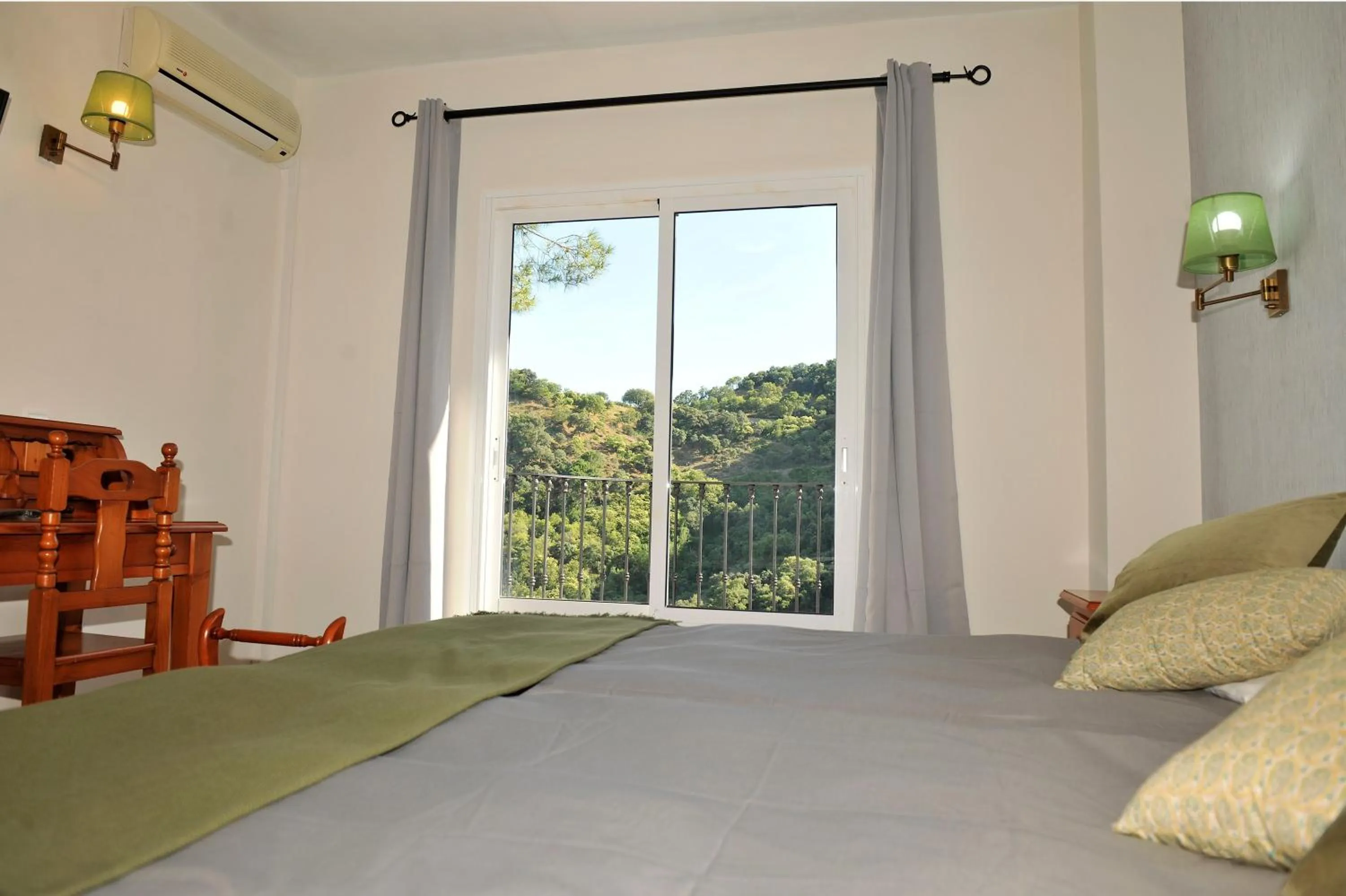 View (from property/room), Bed in La Fuentecilla