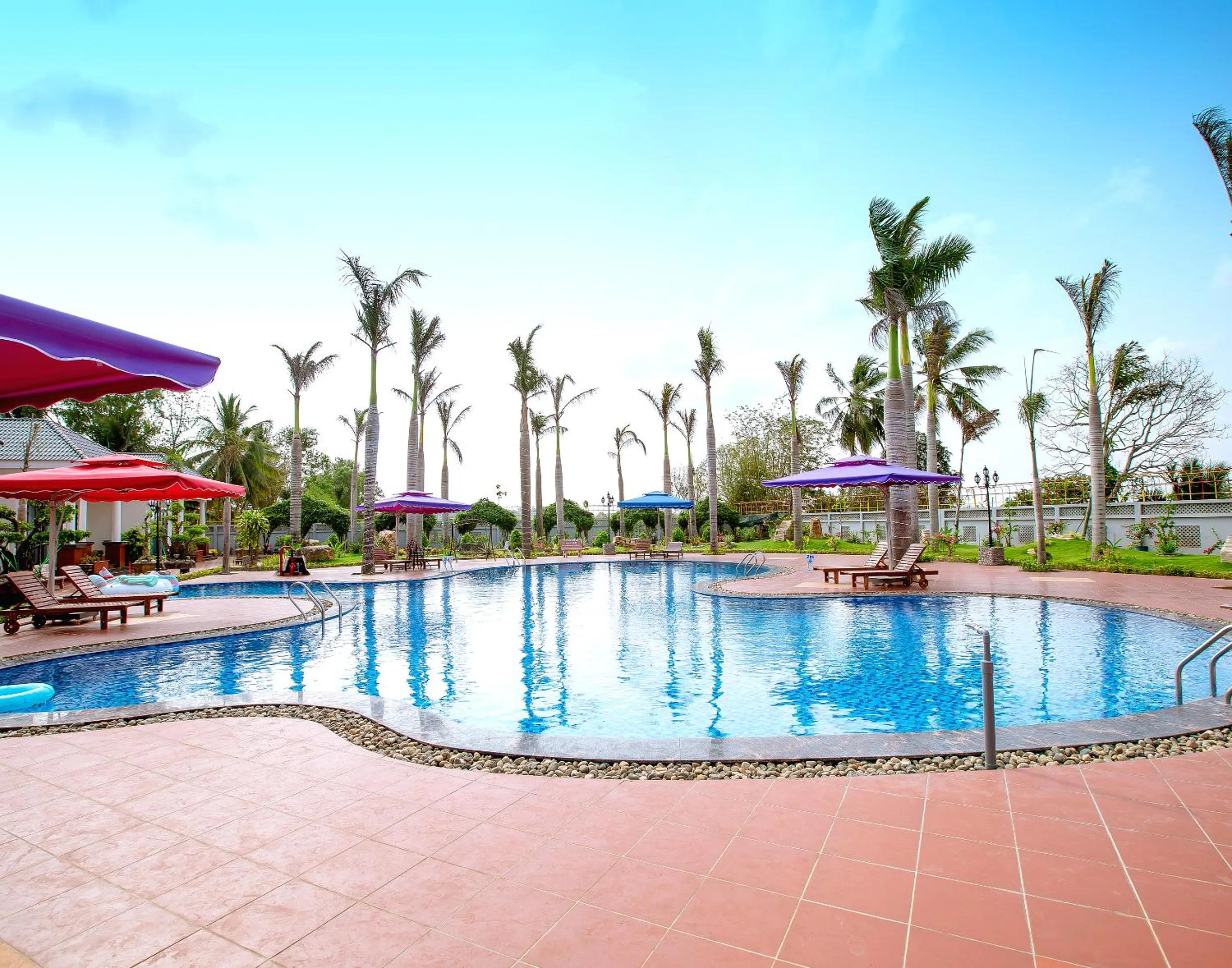 Swimming pool in Thien An Hotel