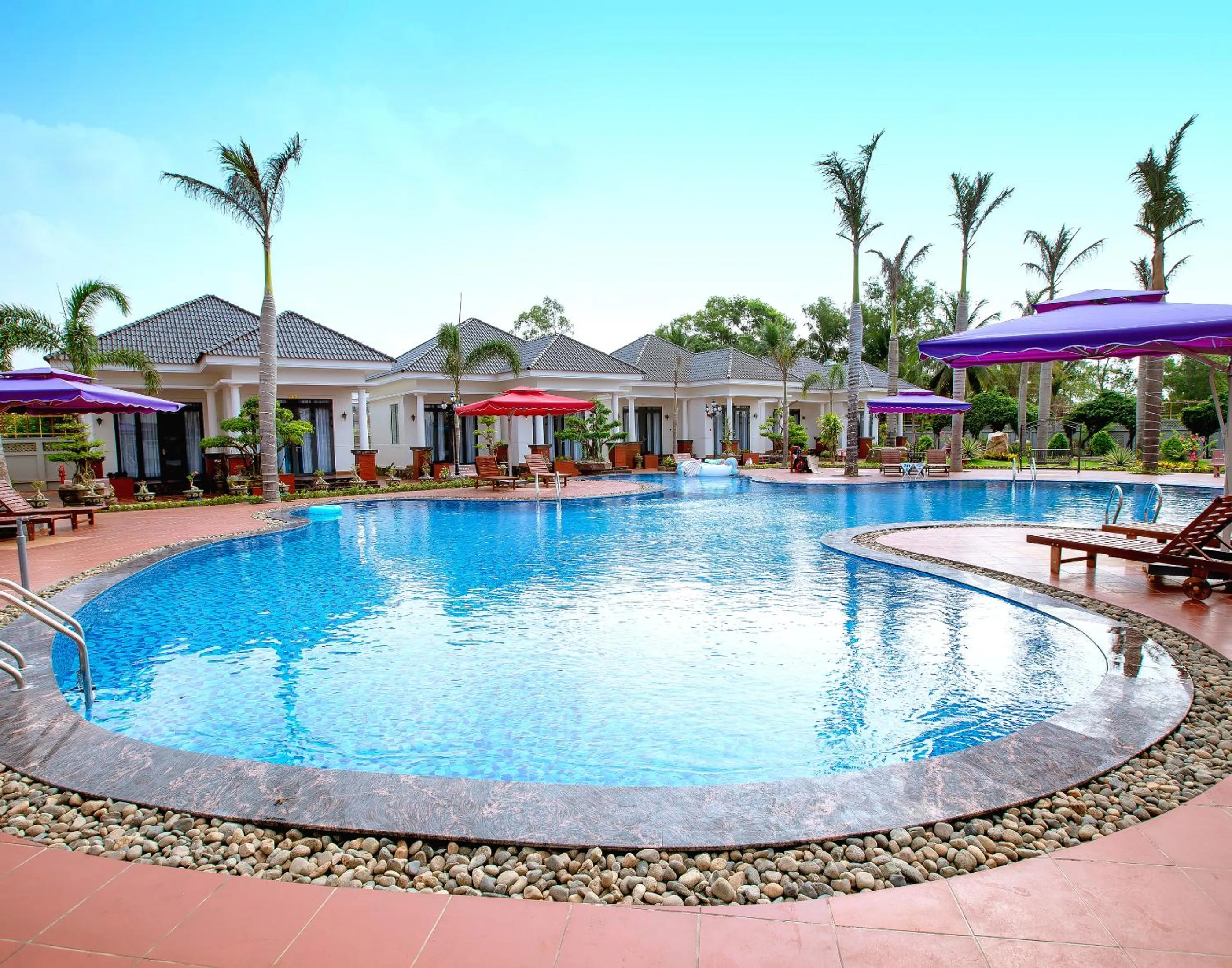 Swimming pool in Thien An Hotel