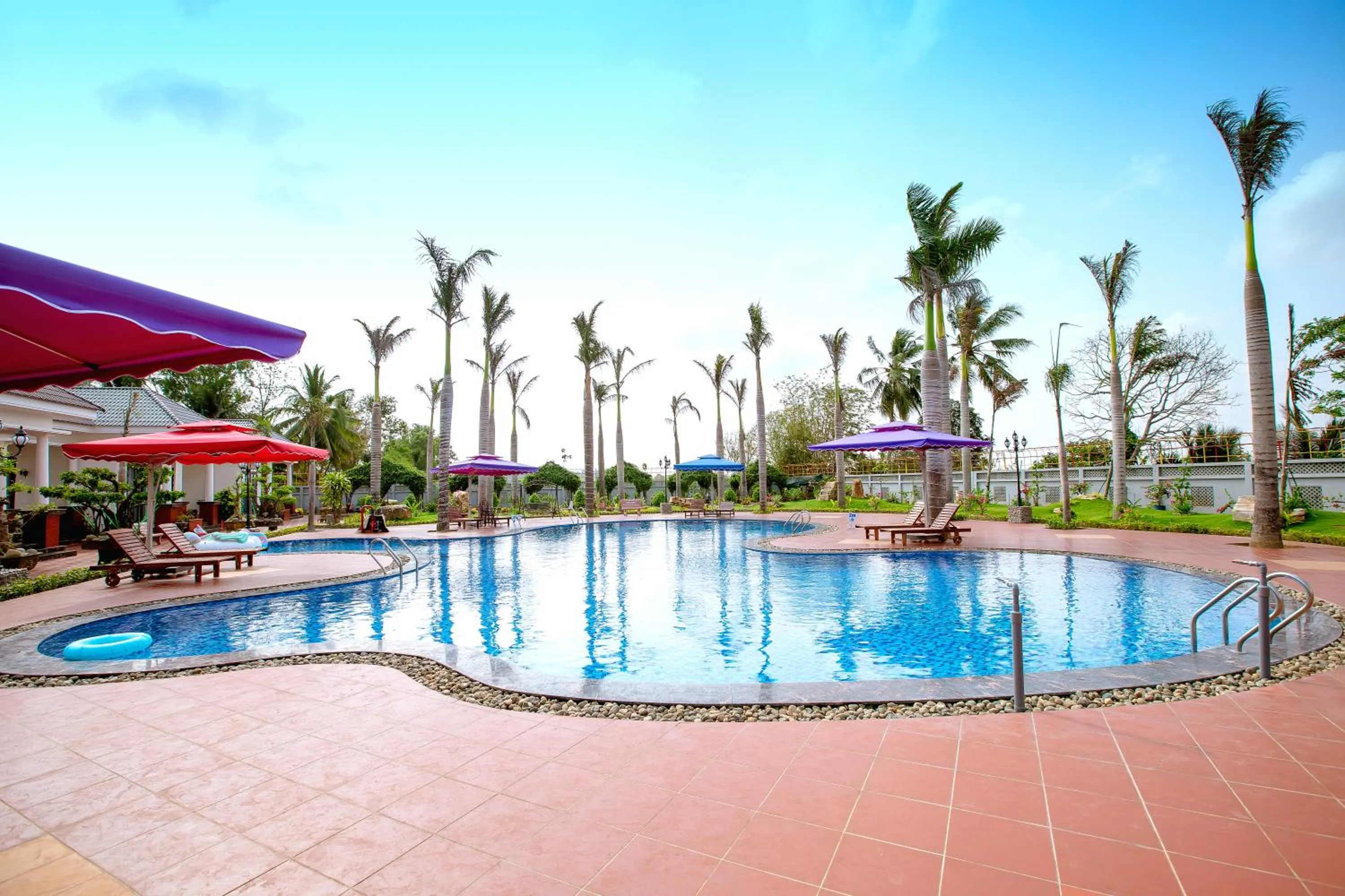 Swimming pool in Thien An Hotel