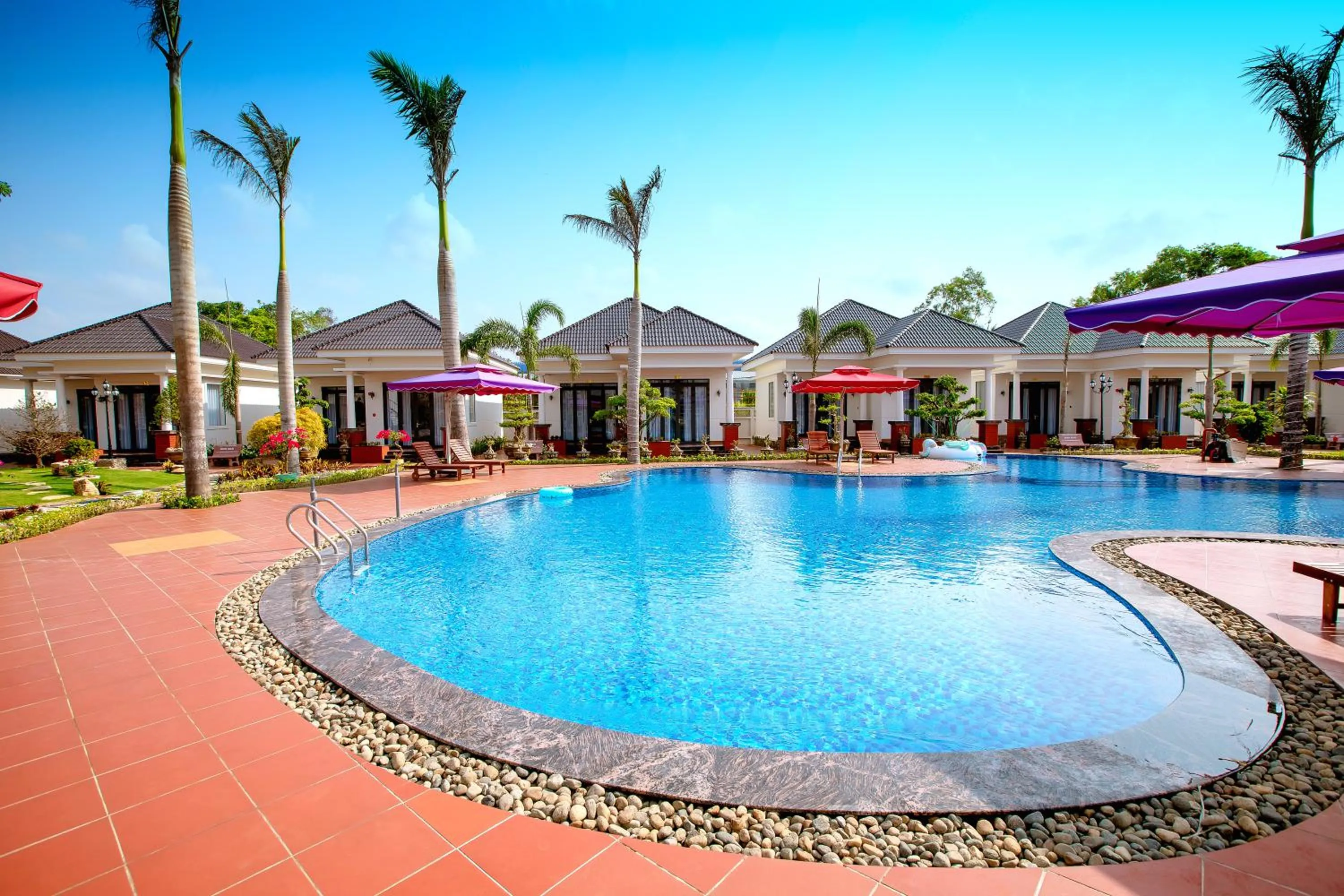 Swimming pool in Thien An Hotel
