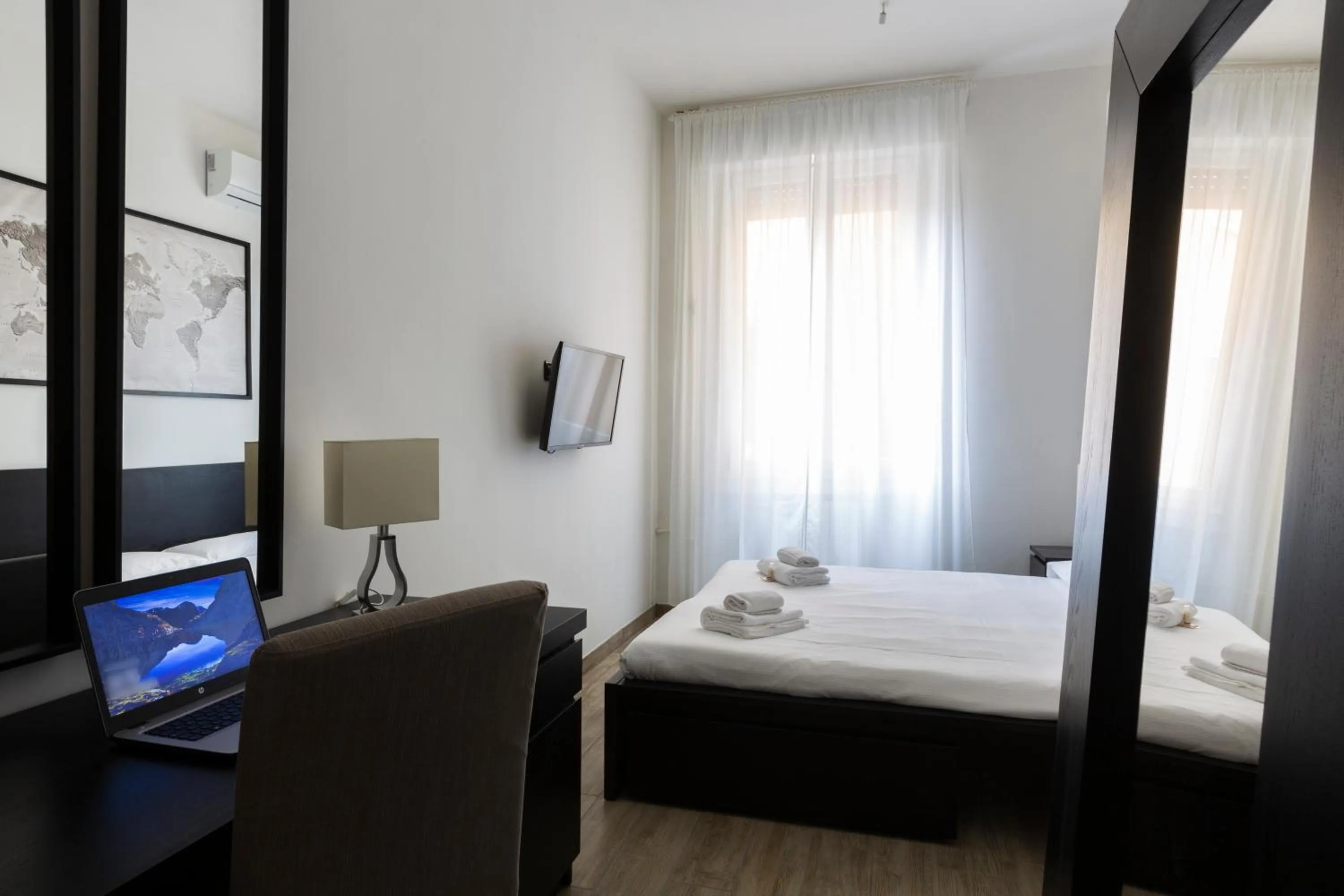 Photo of the whole room, Bed in Yellow Line Apartment