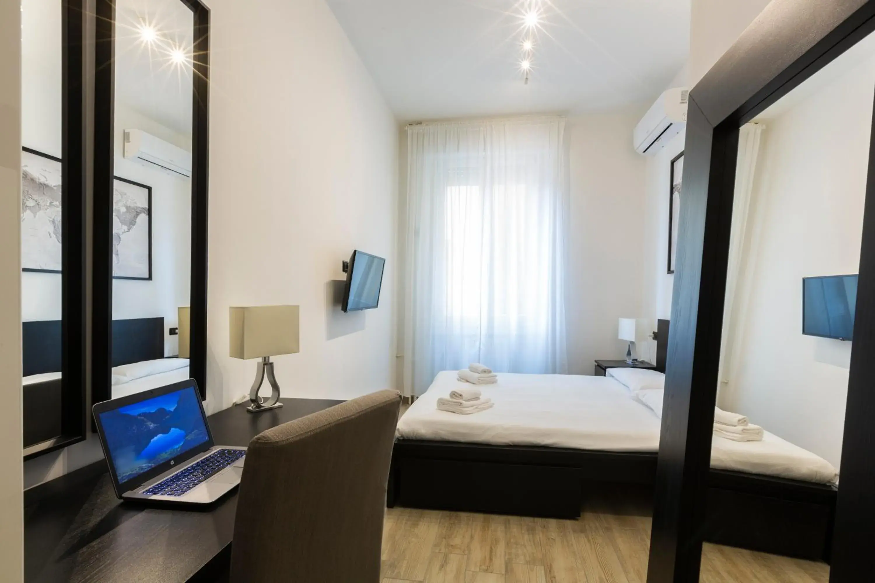 Yellow Line Apartment Yellow Line Apartment